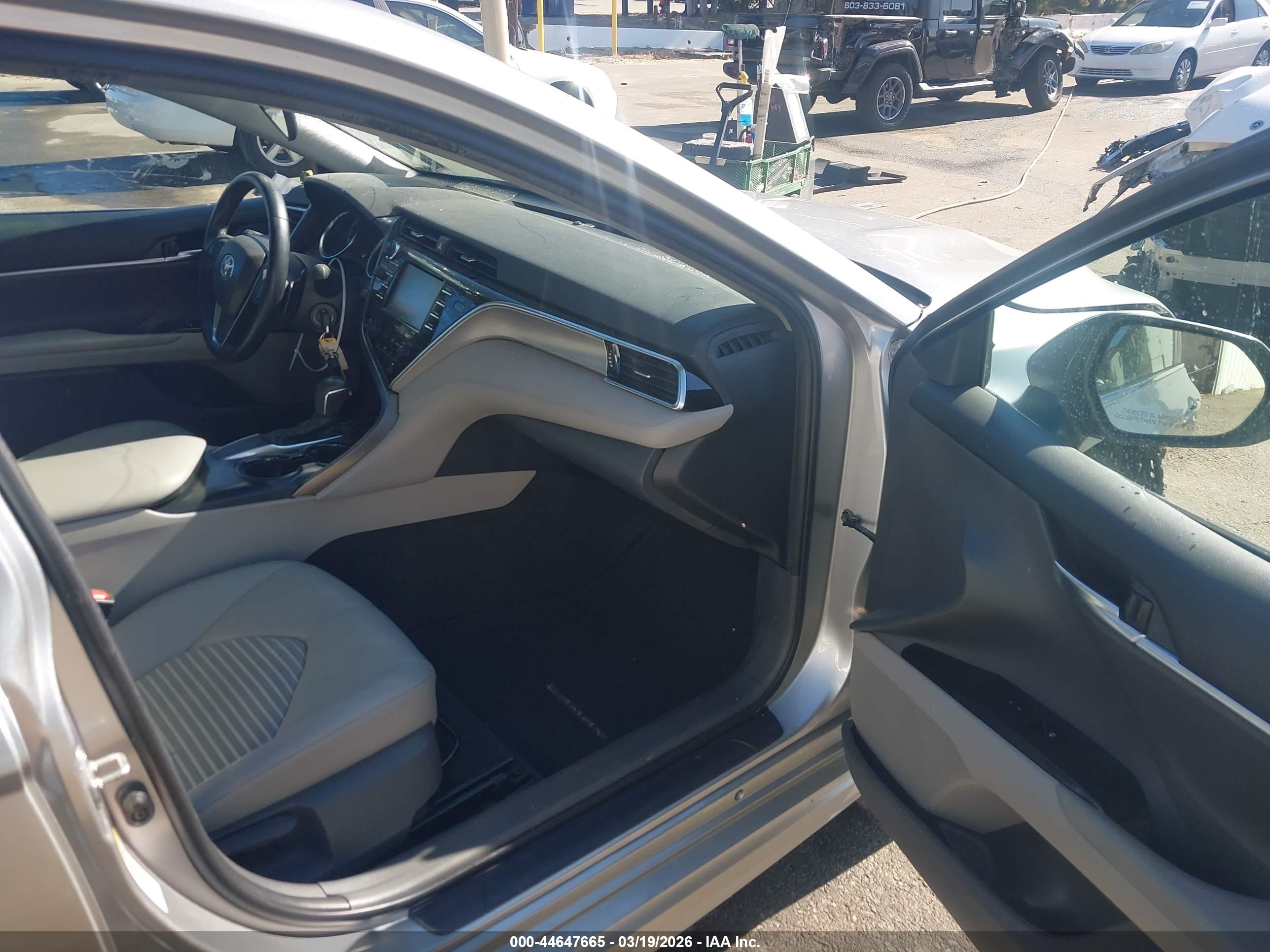 TOYOTA CAMRY image 5