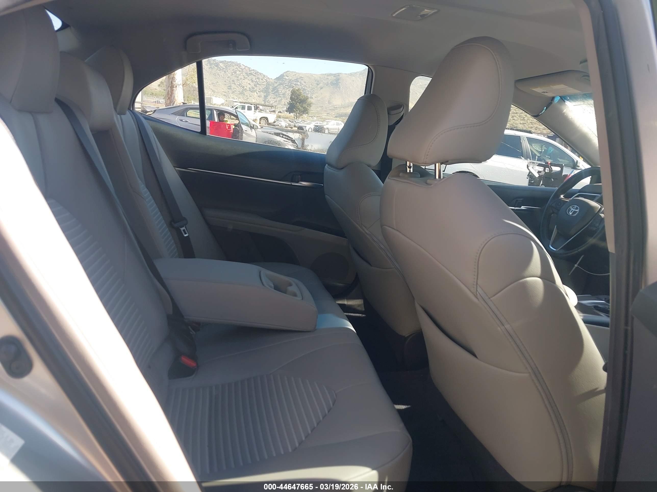 TOYOTA CAMRY image 8