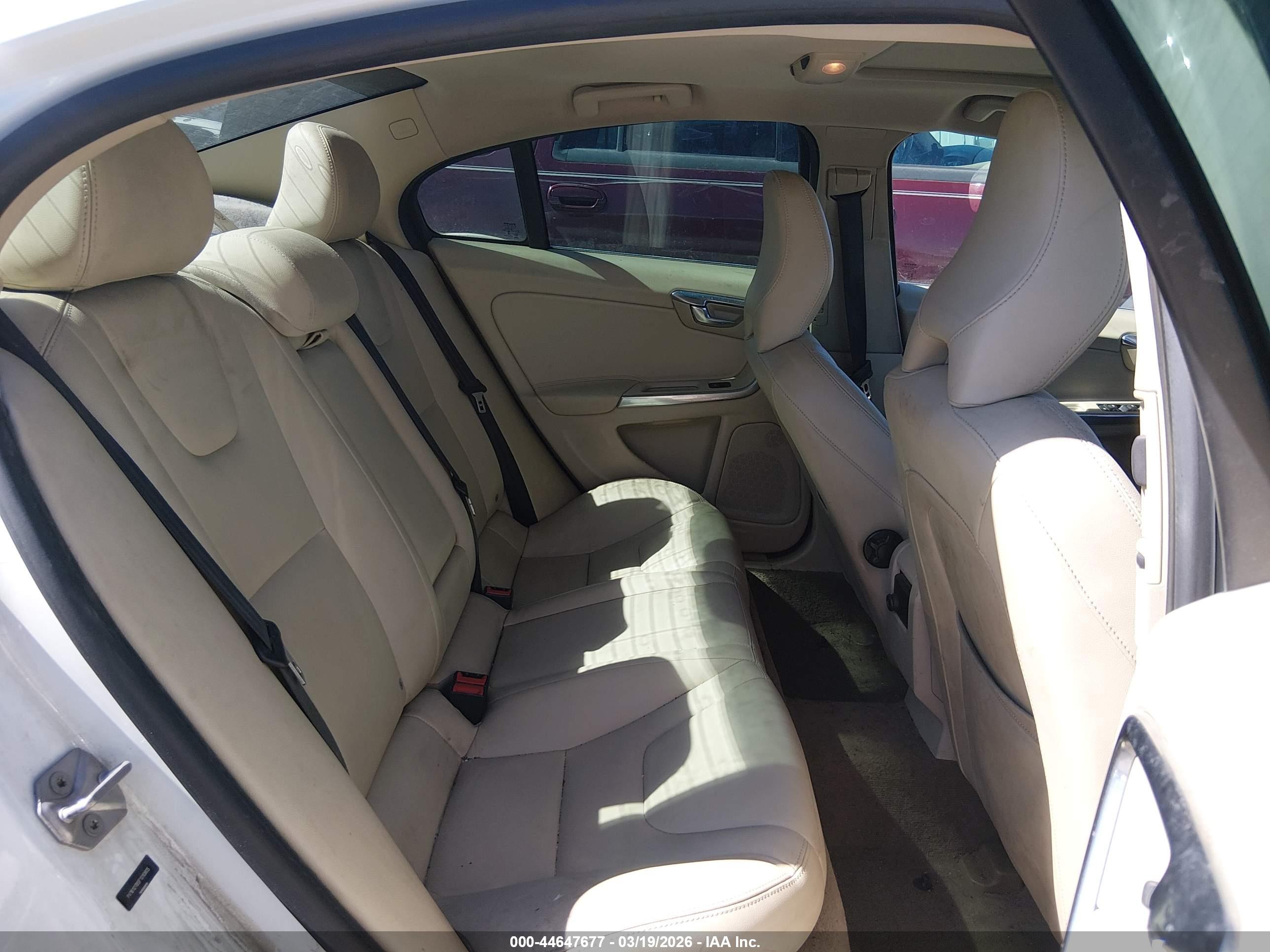 VOLVO S60 image 8
