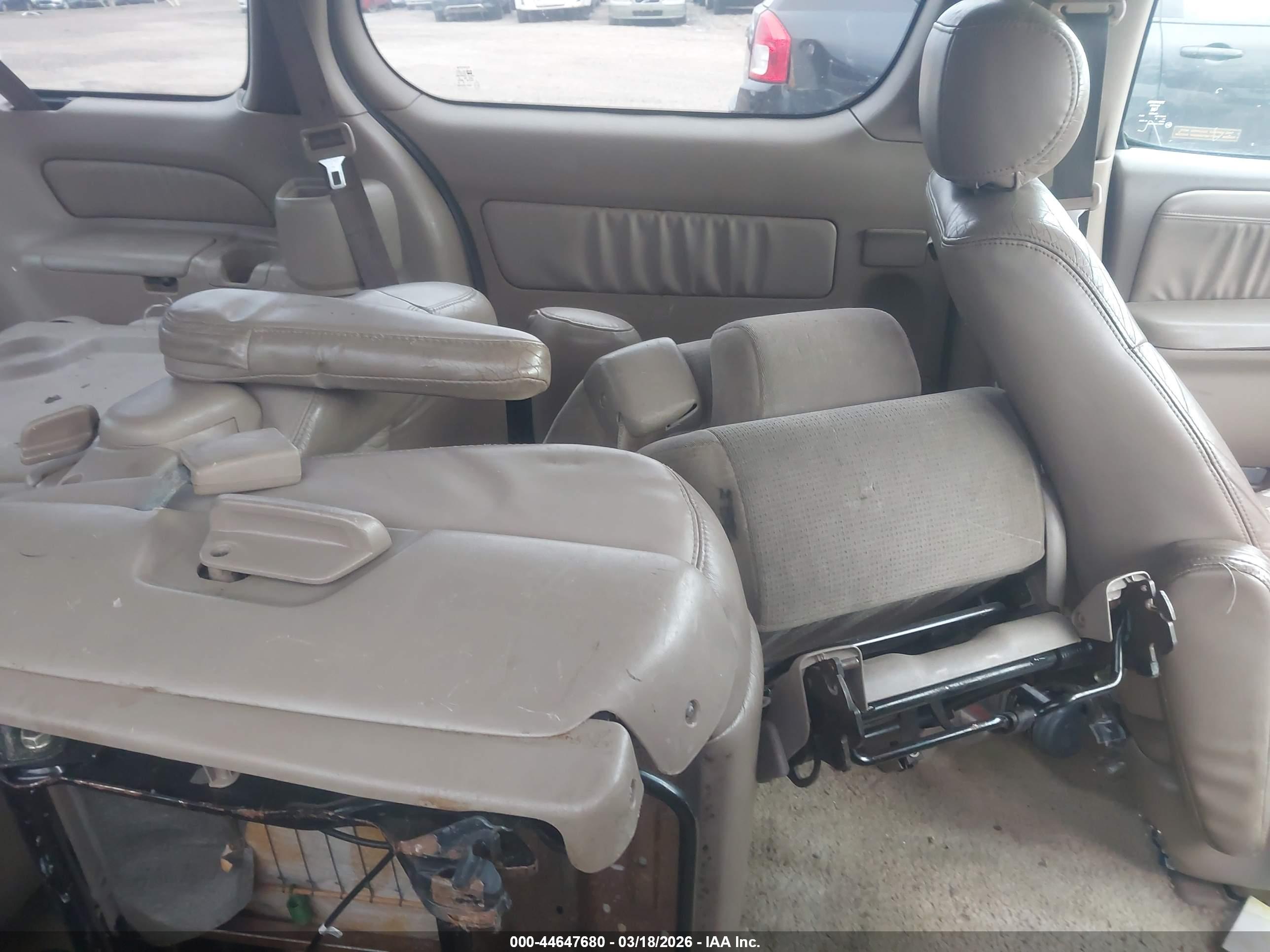 TOYOTA SIENNA image 8