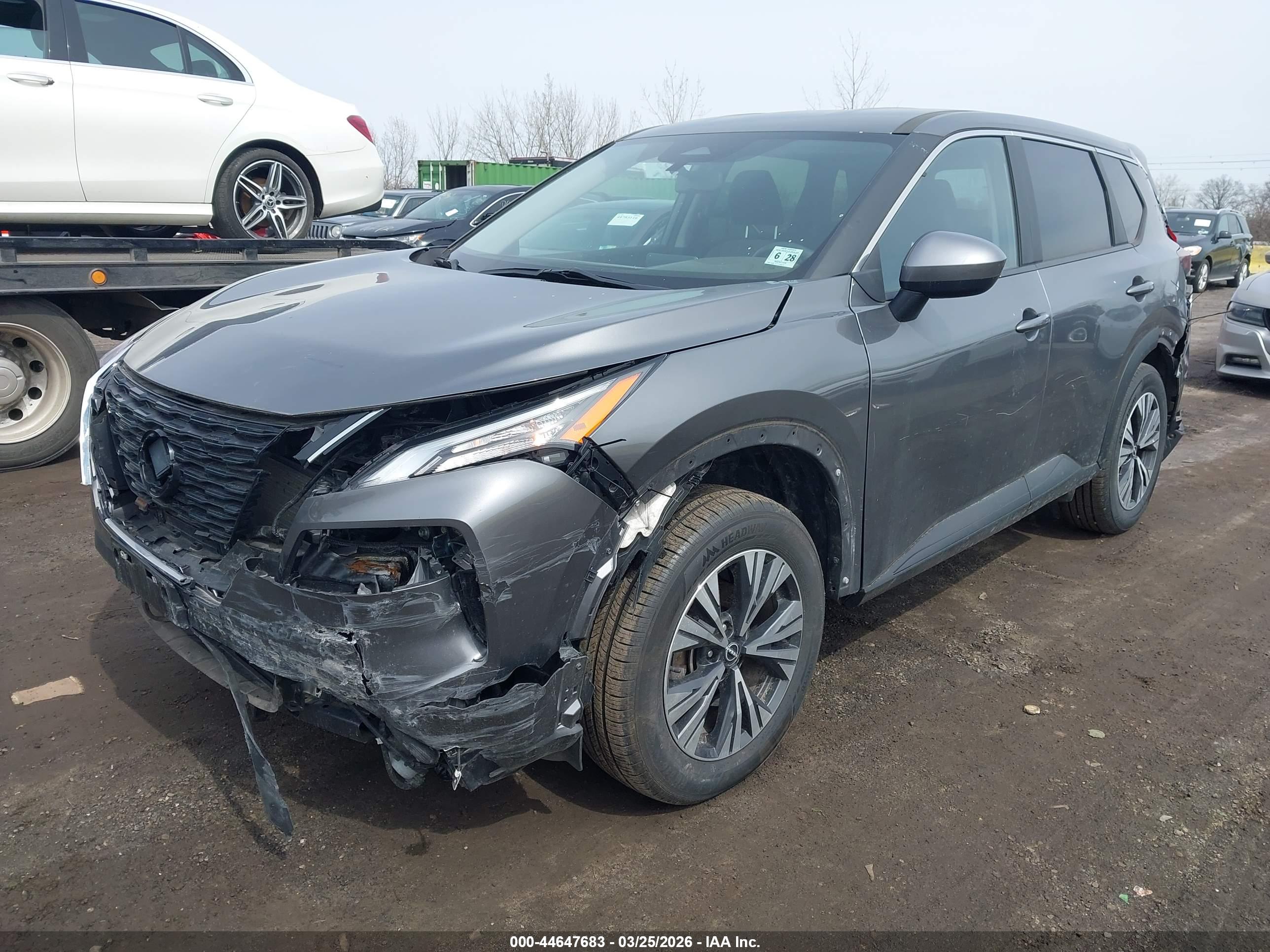 NISSAN ROGUE image 2