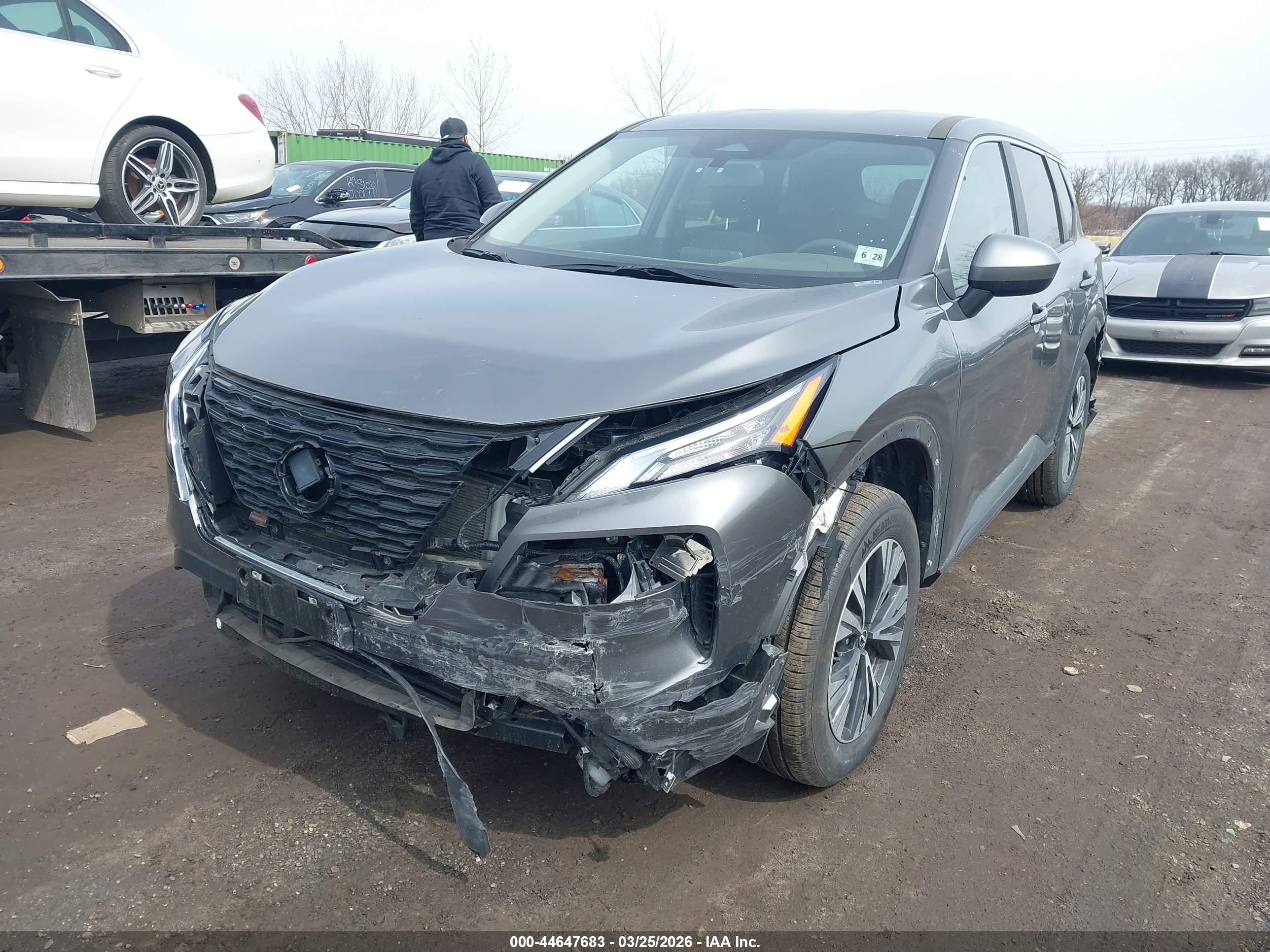 NISSAN ROGUE image 6