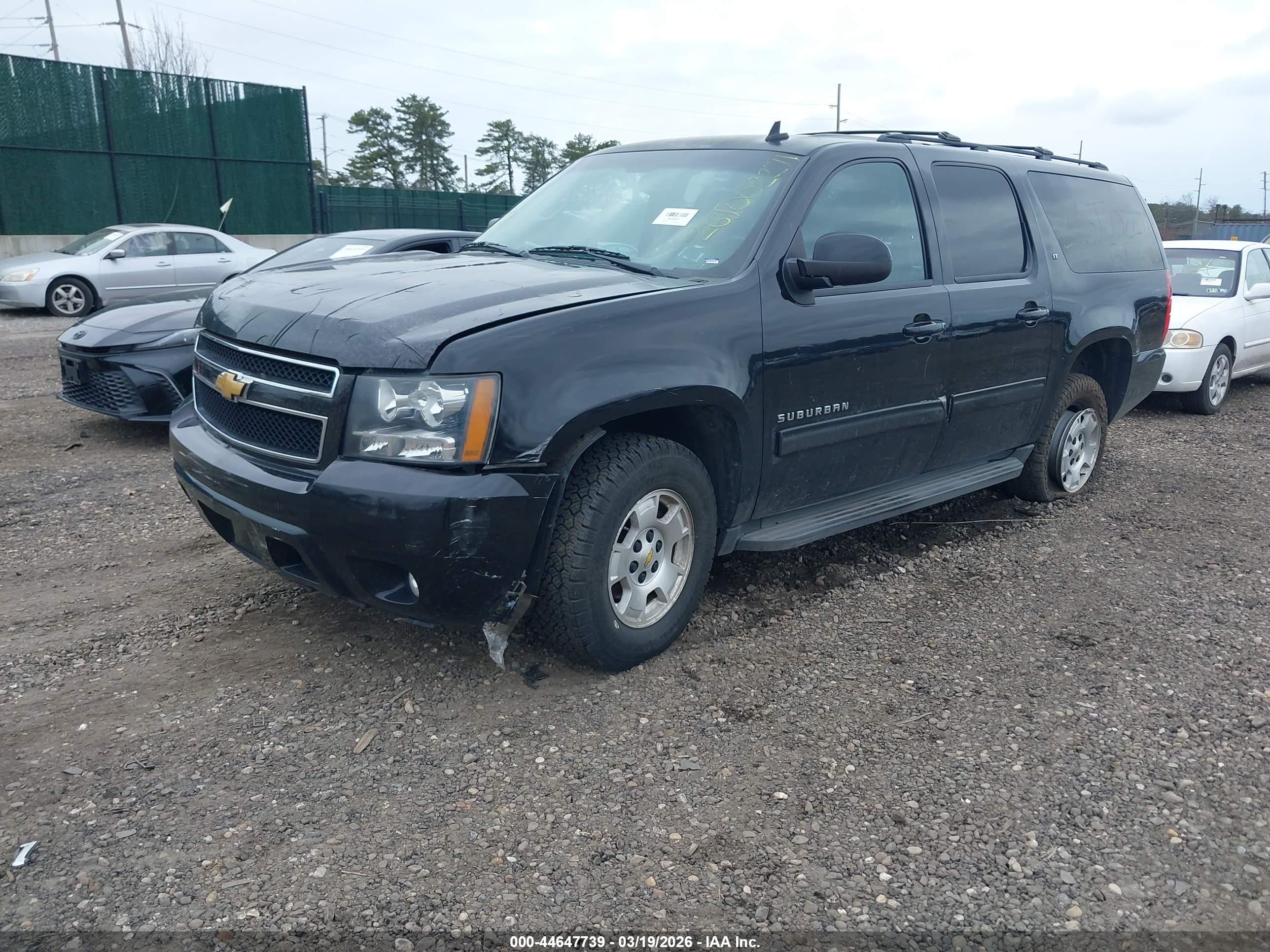 CHEVROLET SUBURBAN image 2