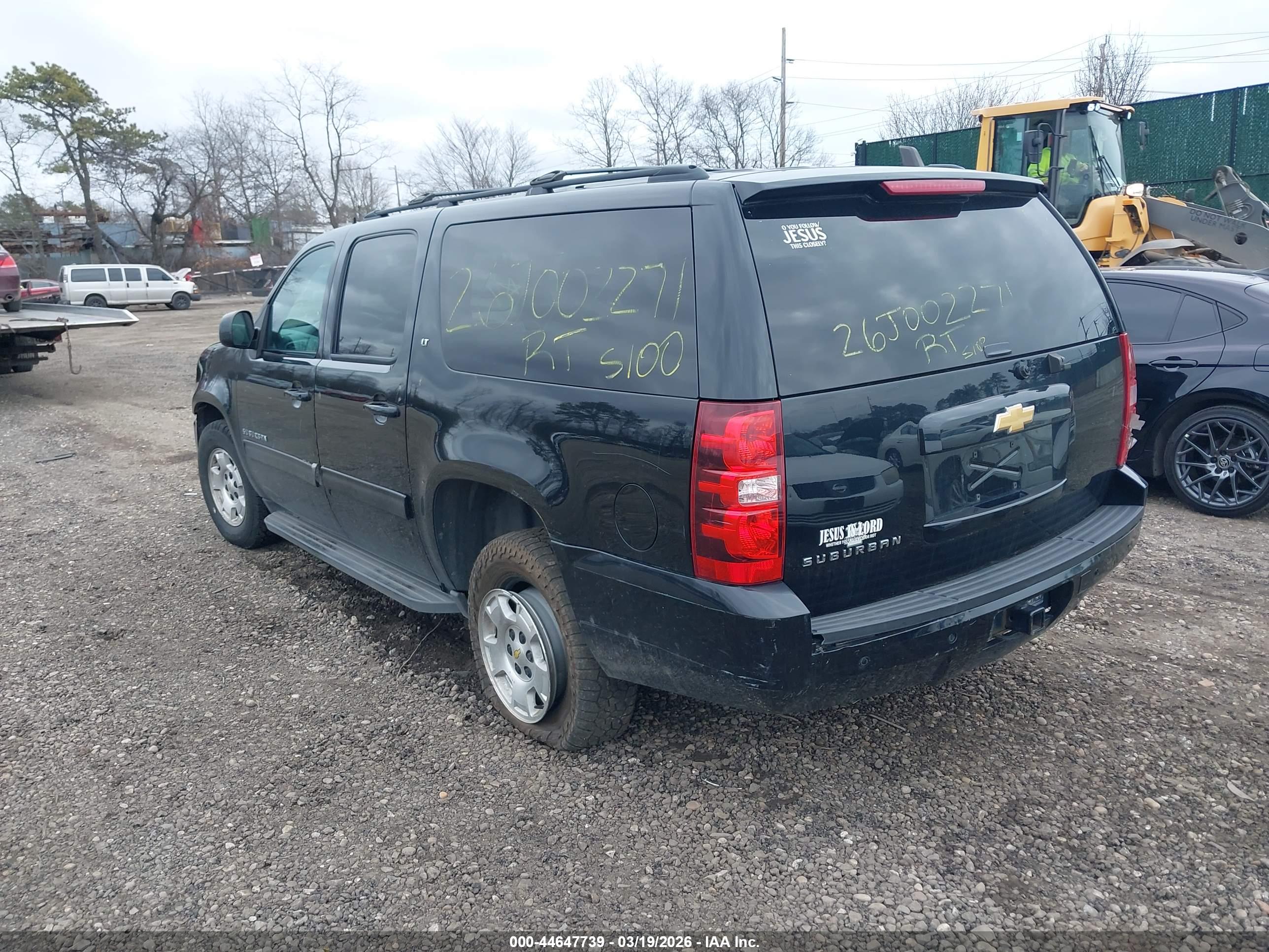 CHEVROLET SUBURBAN image 3