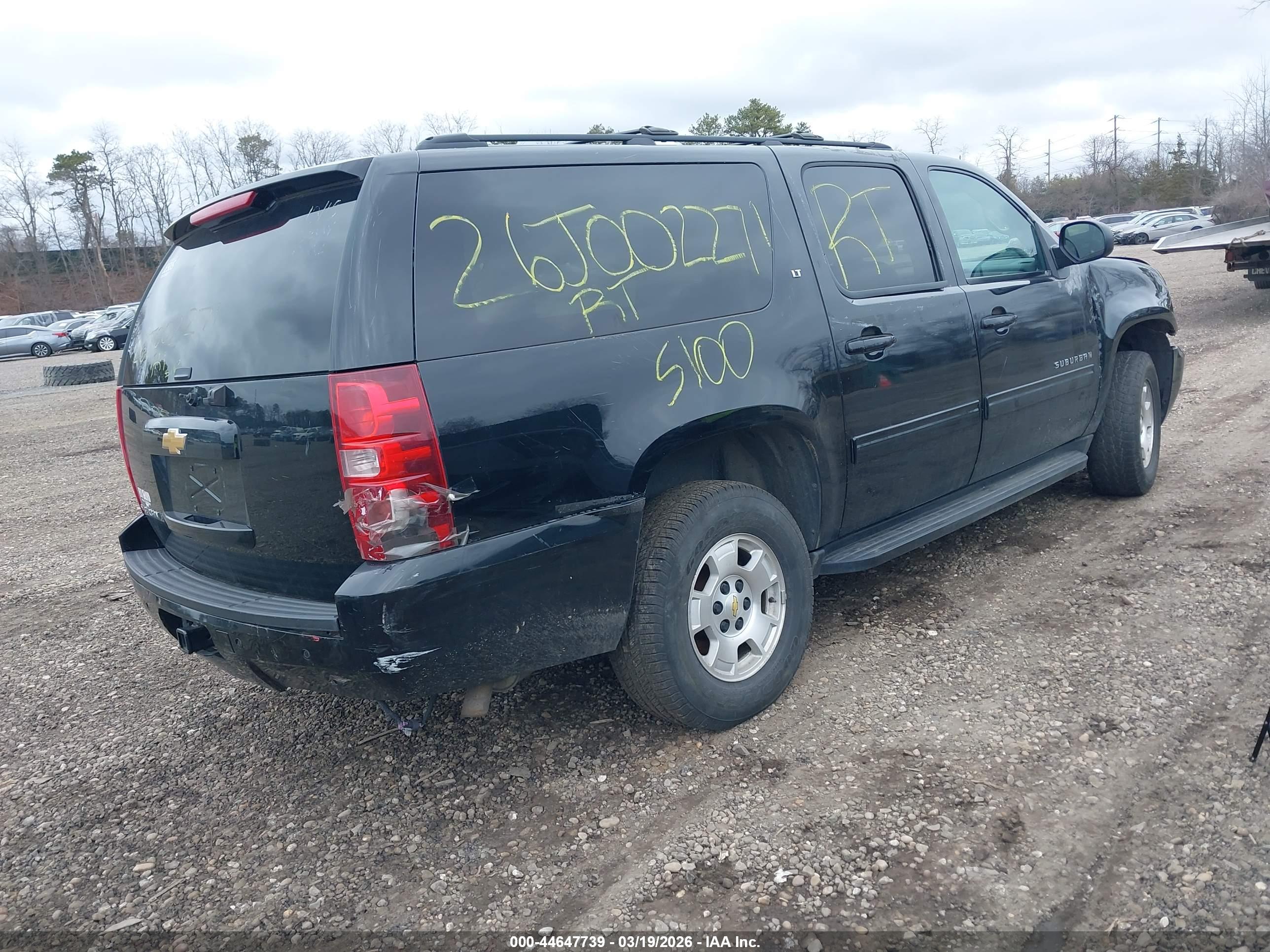 CHEVROLET SUBURBAN image 4