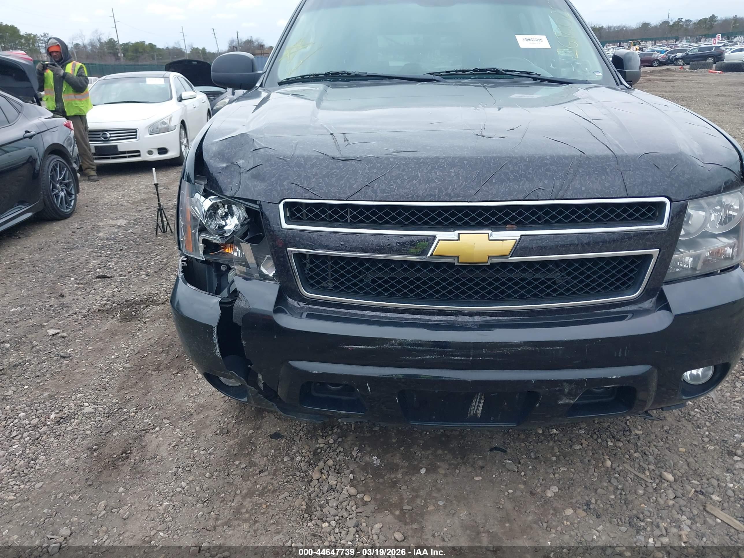 CHEVROLET SUBURBAN image 6