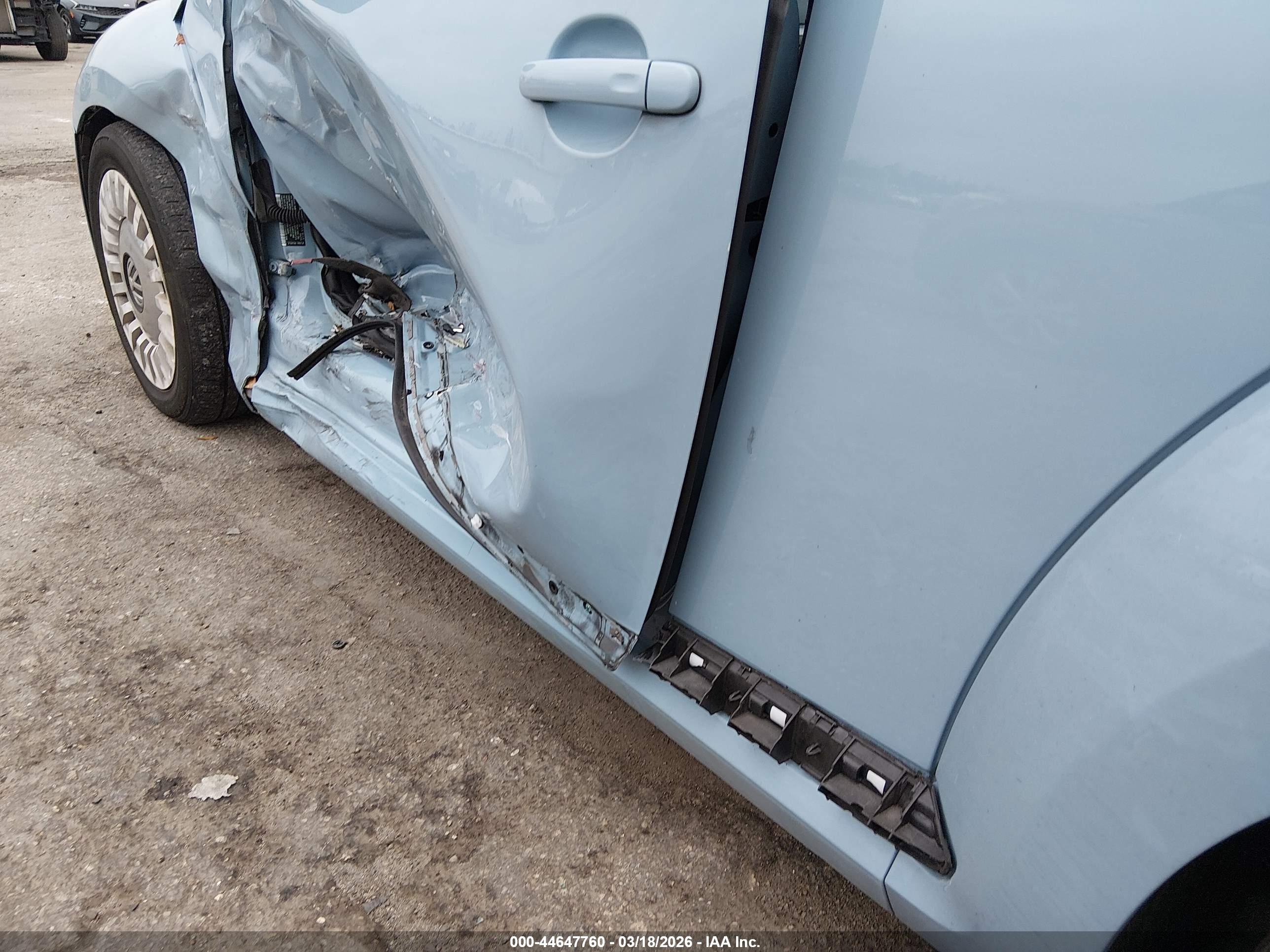 VOLKSWAGEN BEETLE image 6
