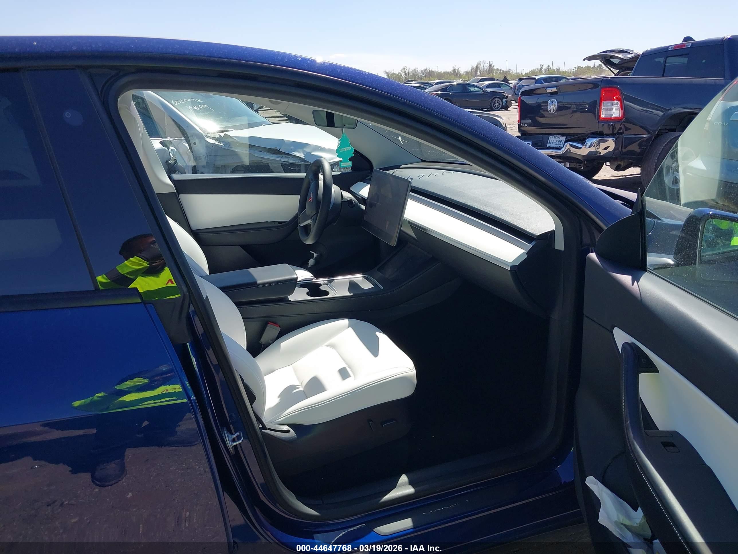 TESLA MODEL image 5