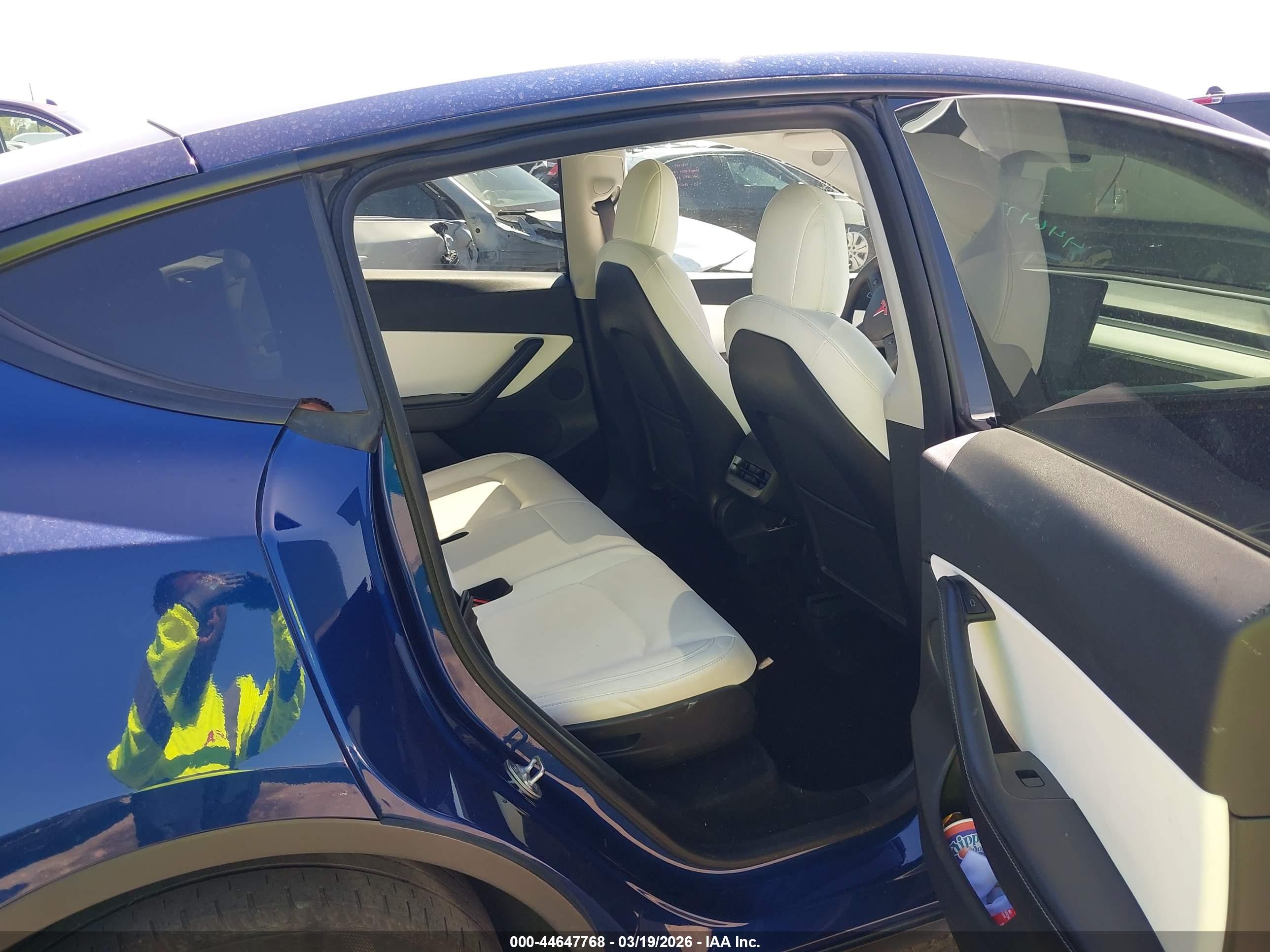 TESLA MODEL image 8