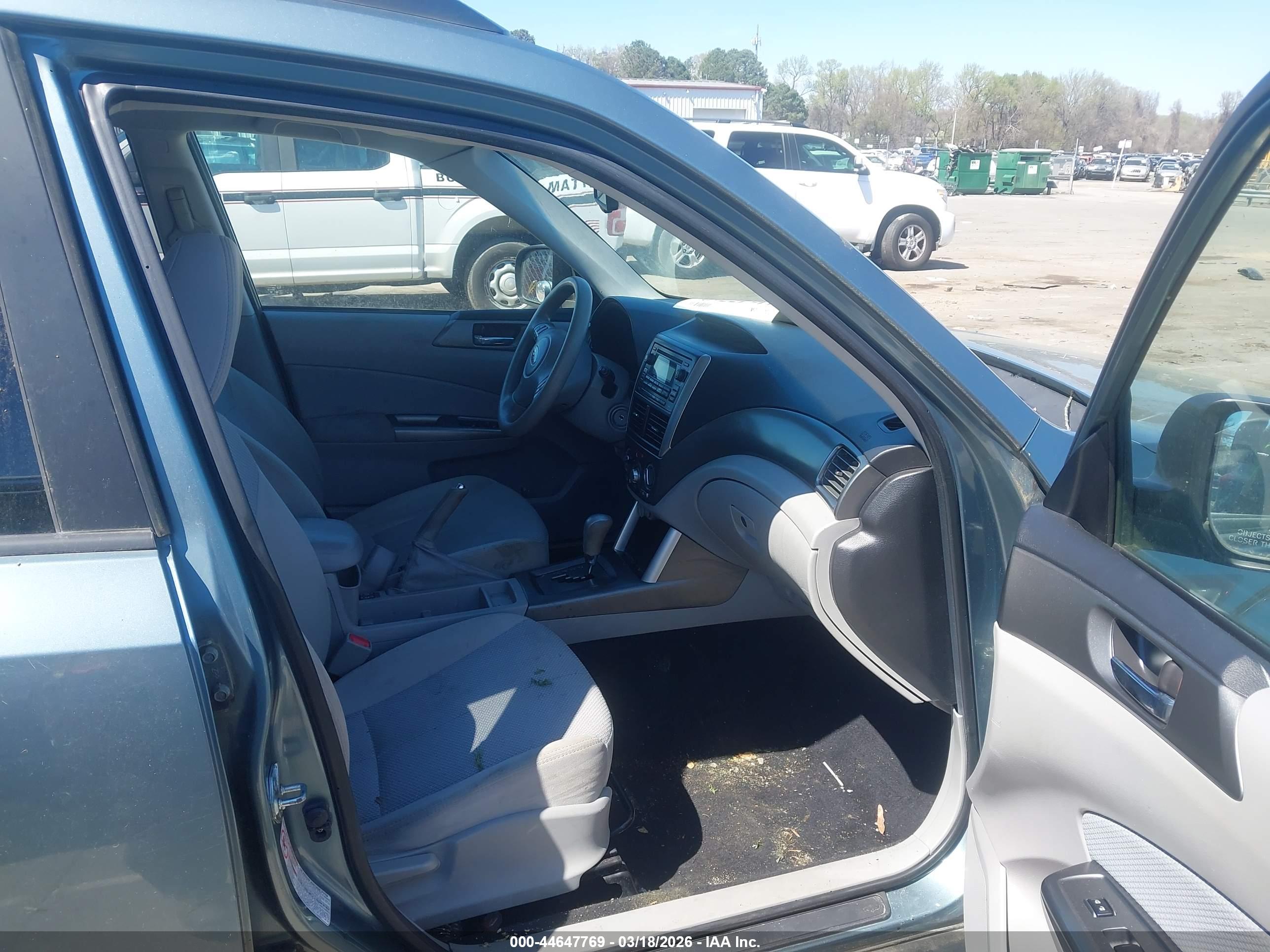 SUBARU FORESTER image 5