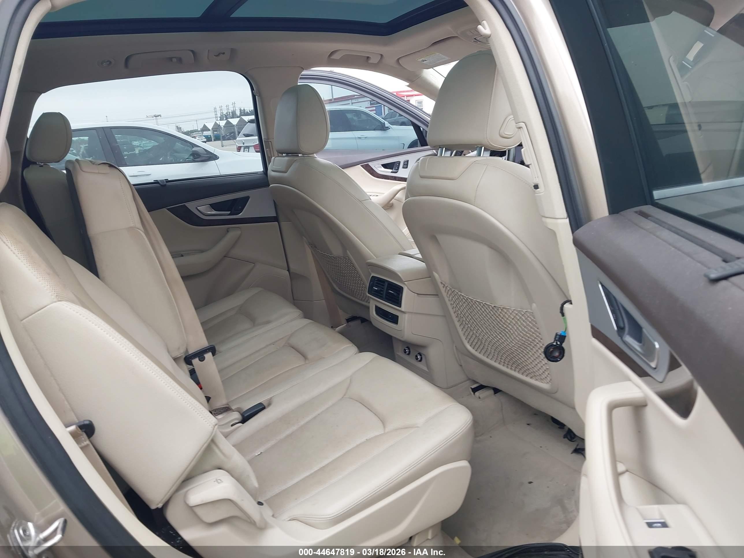 AUDI Q7 image 8