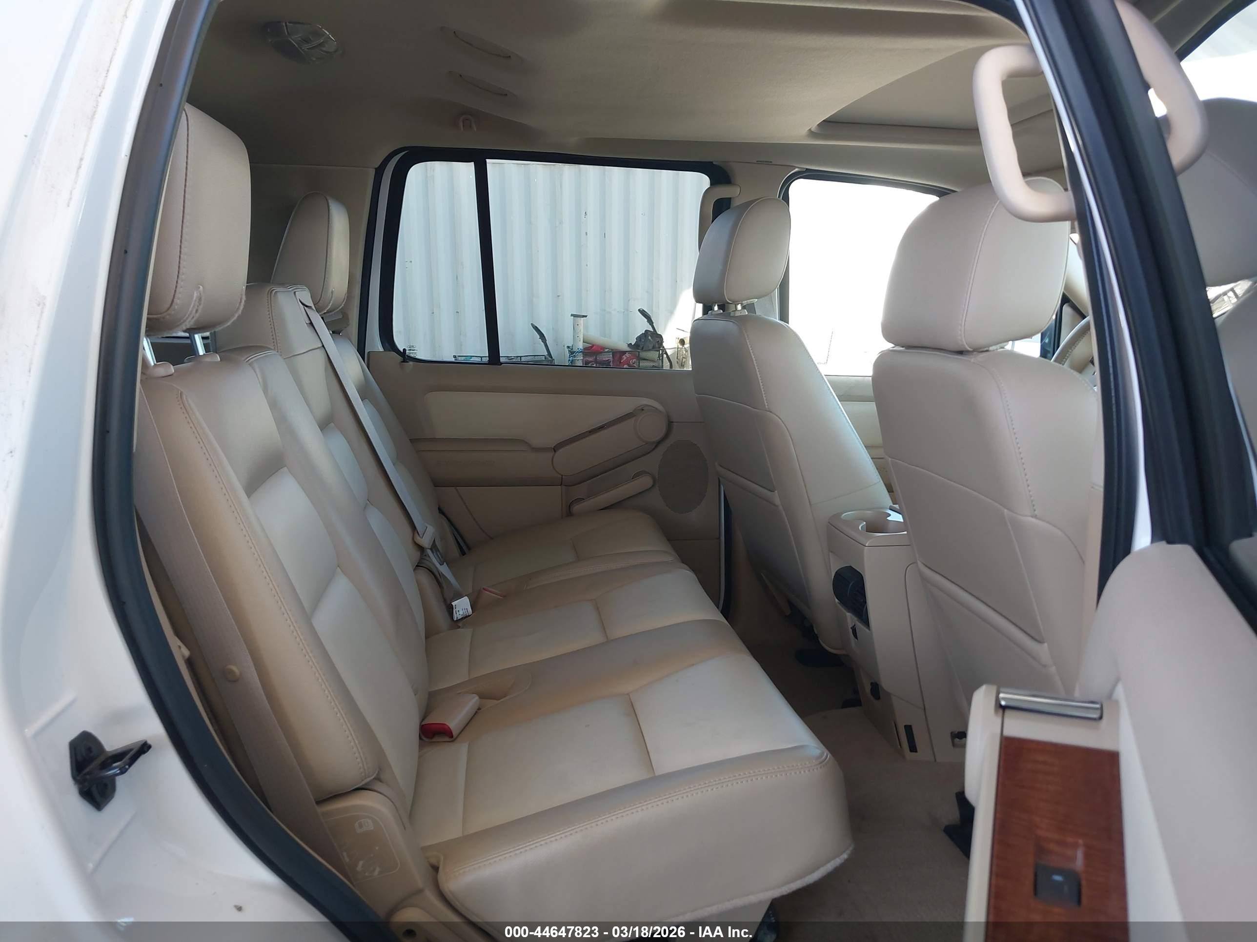 FORD EXPLORER image 8