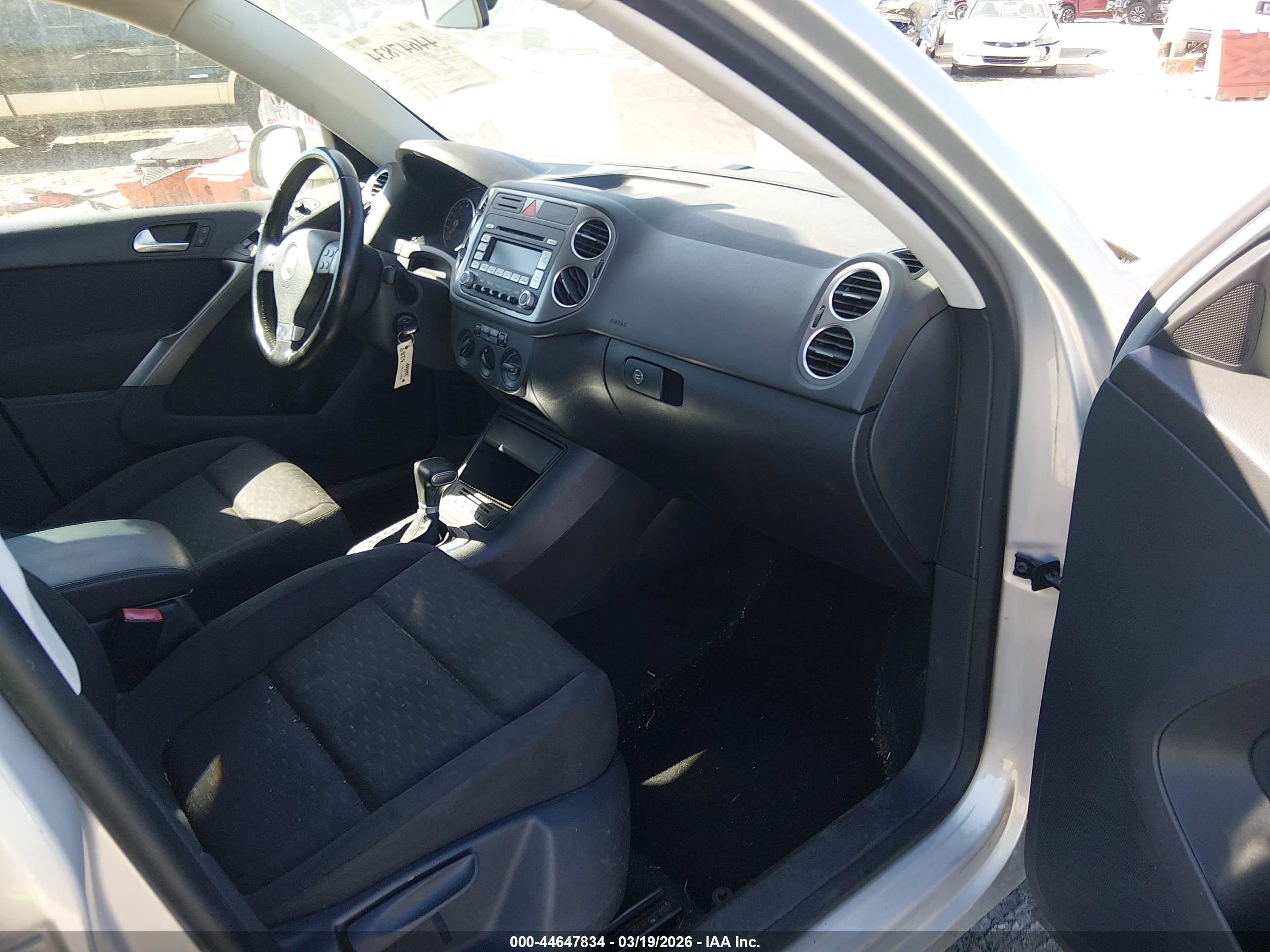 VOLKSWAGEN TIGUAN image 5
