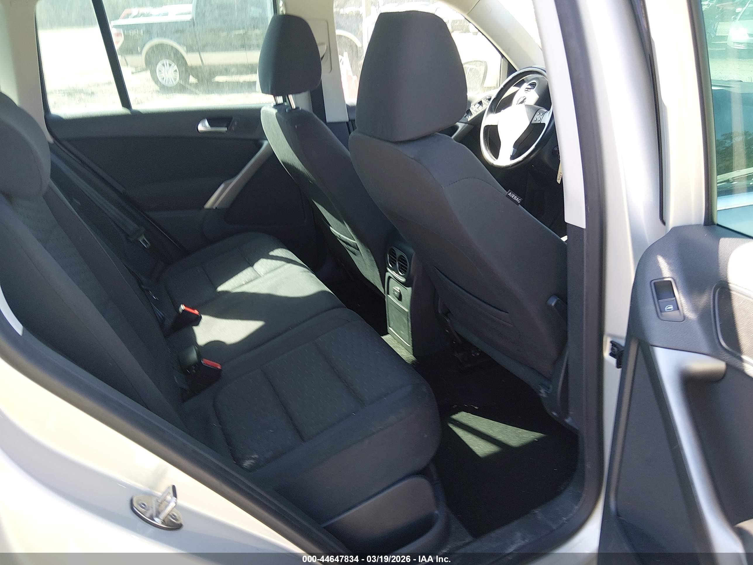VOLKSWAGEN TIGUAN image 8
