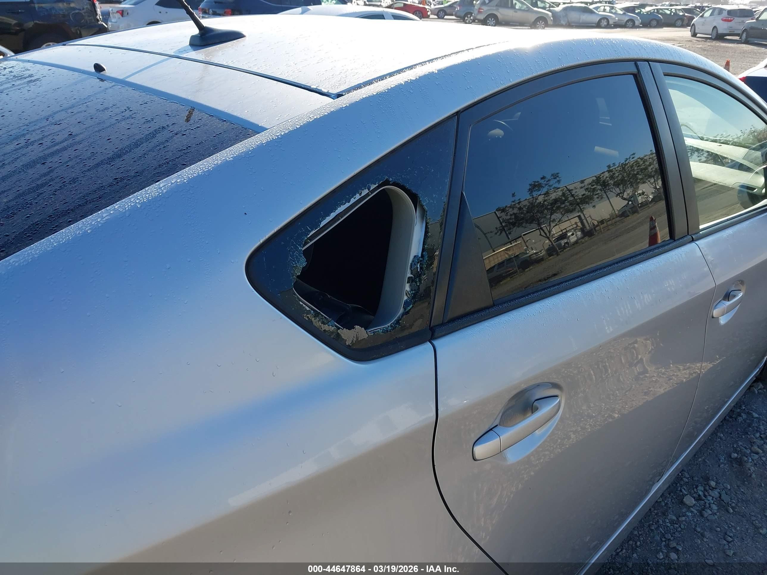 TOYOTA PRIUS image 6
