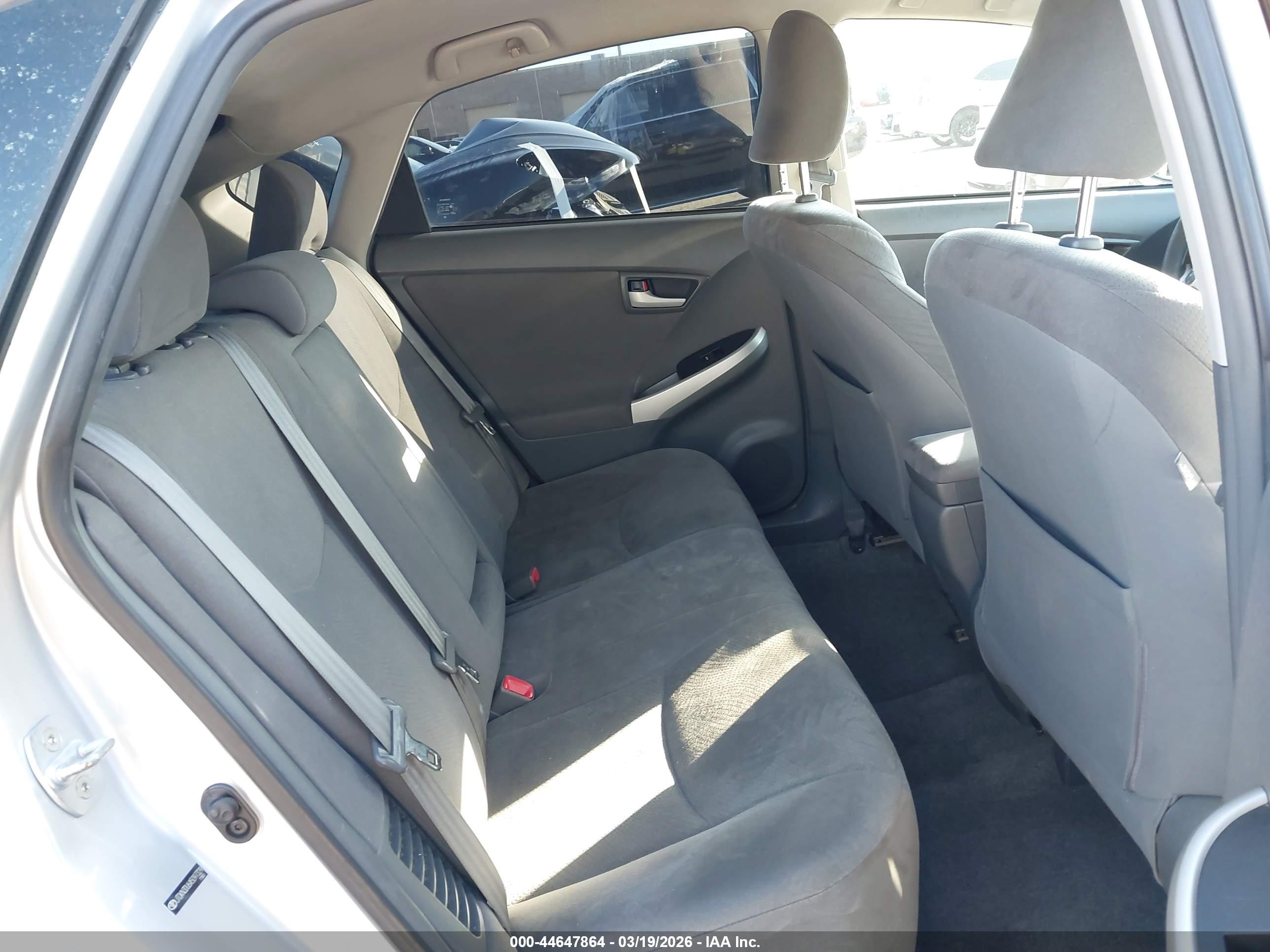 TOYOTA PRIUS image 8