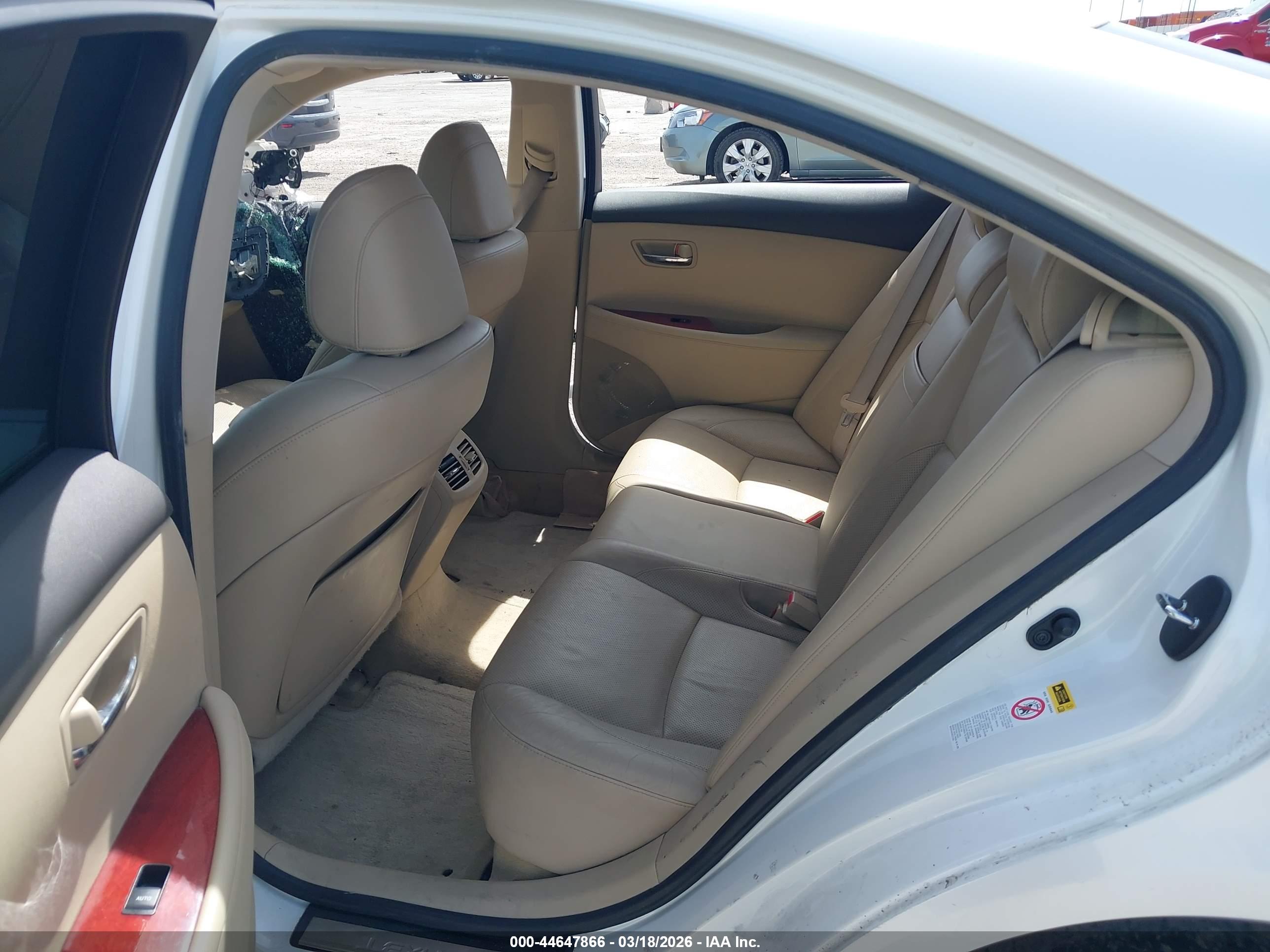 LEXUS ES image 8