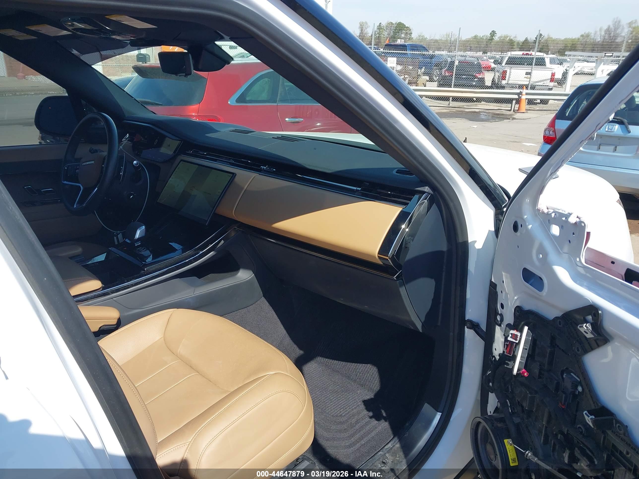 LAND ROVER image 5