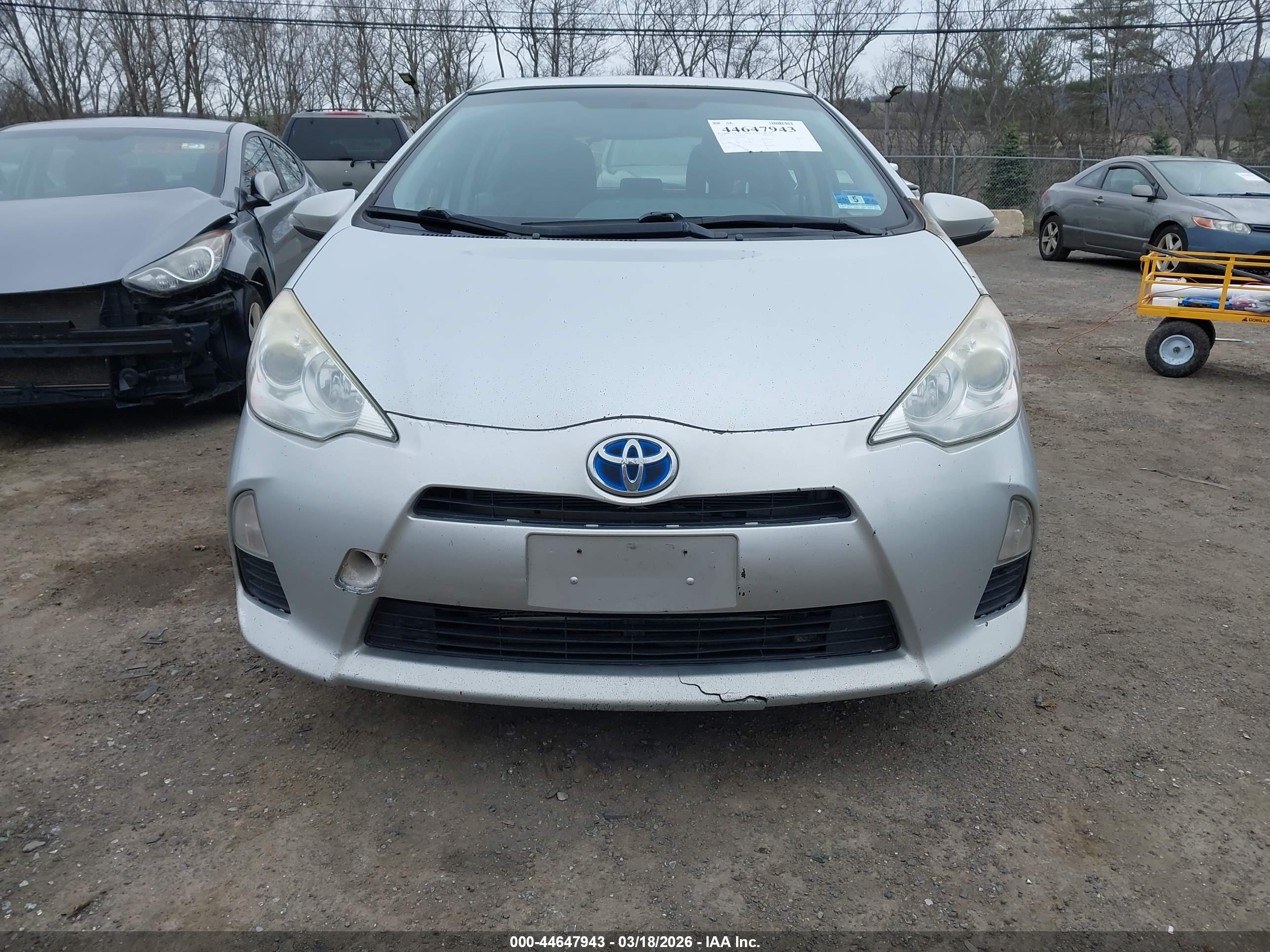 TOYOTA PRIUS image 6
