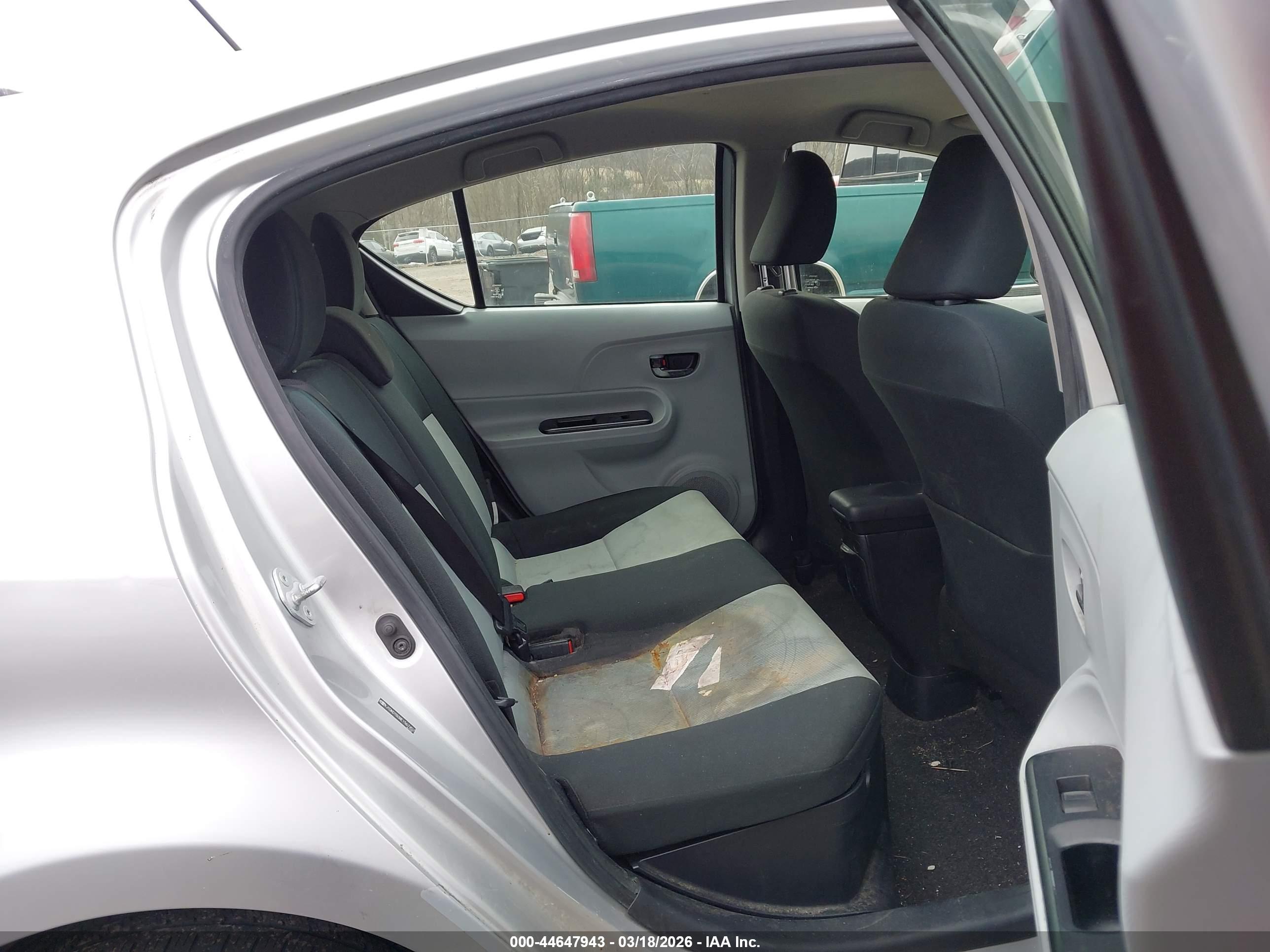 TOYOTA PRIUS image 8
