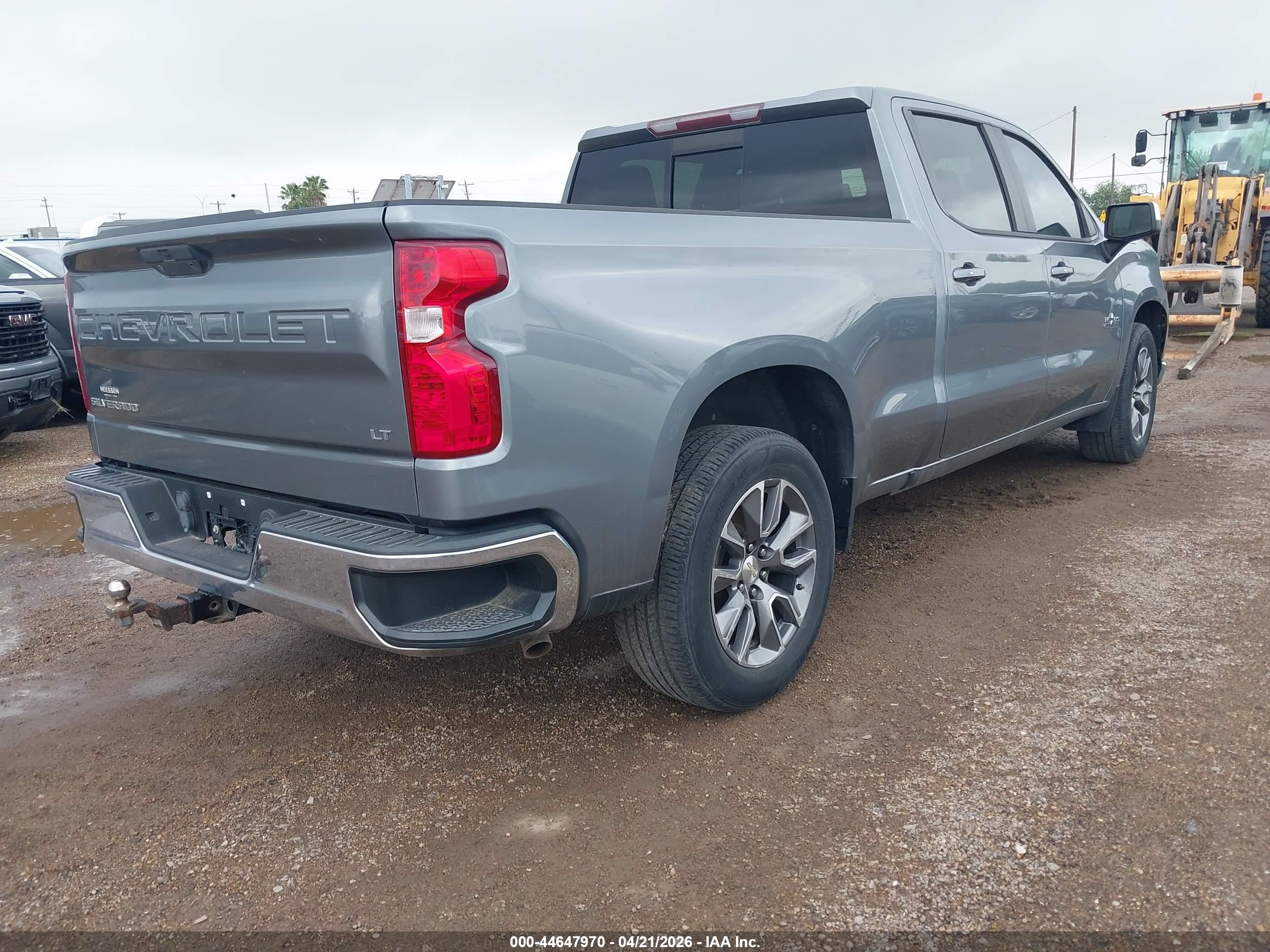 CHEVROLET SILVERADO image 4