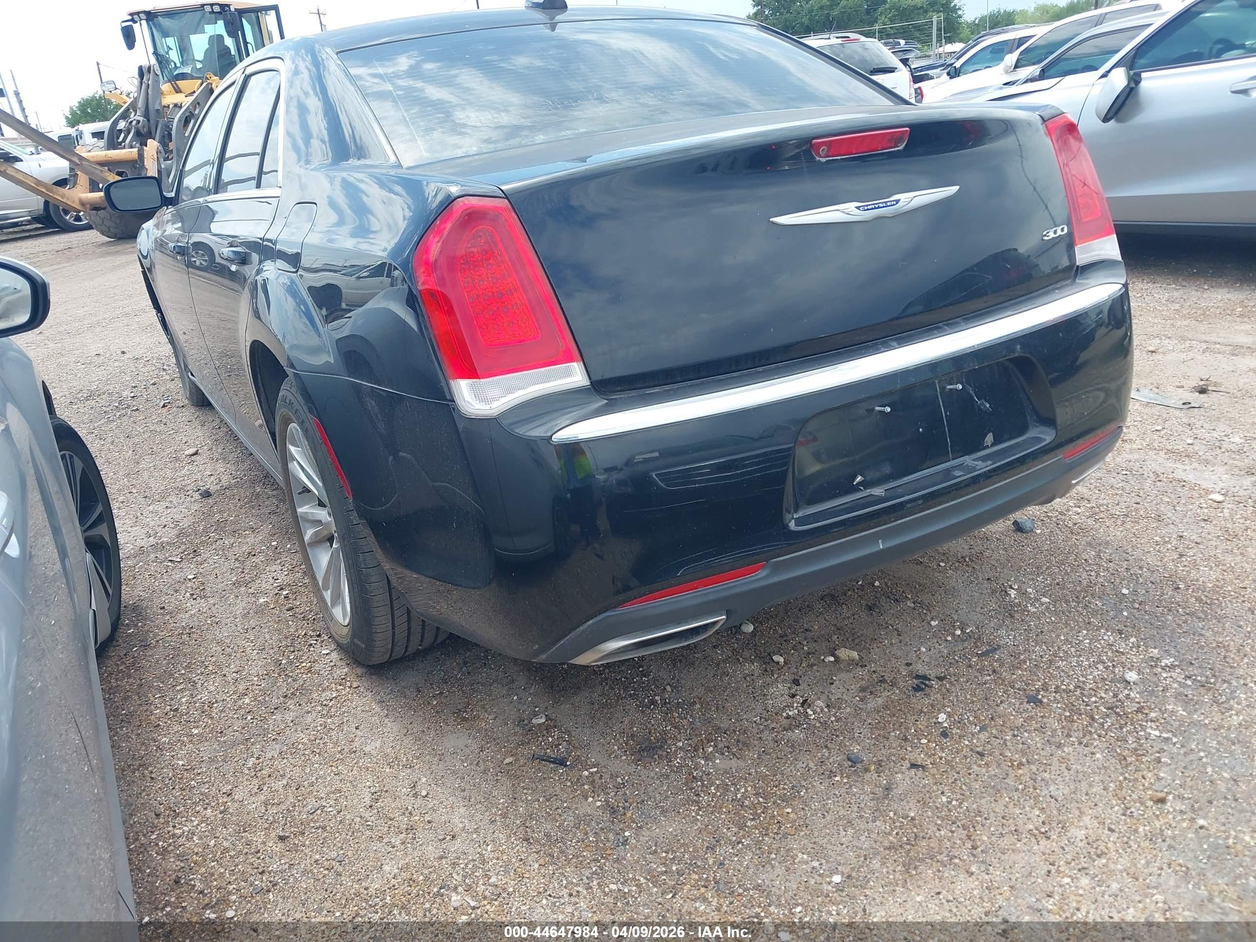 CHRYSLER 300 image 3