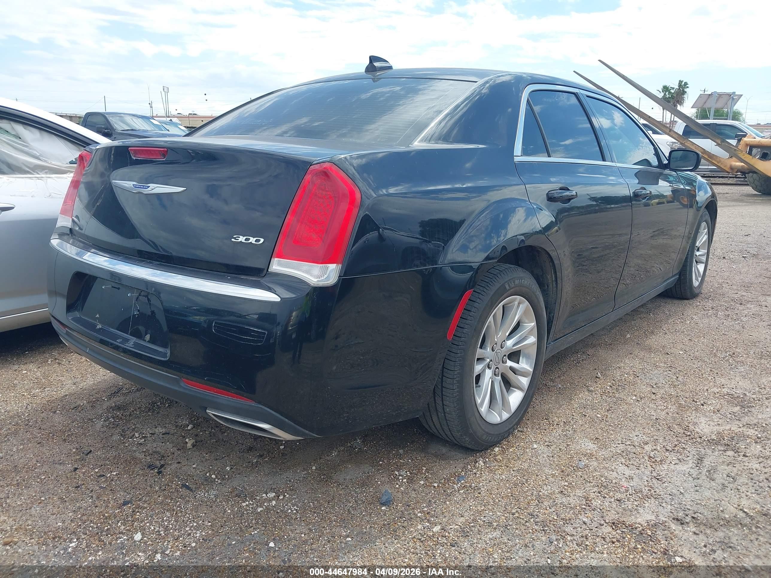 CHRYSLER 300 image 4