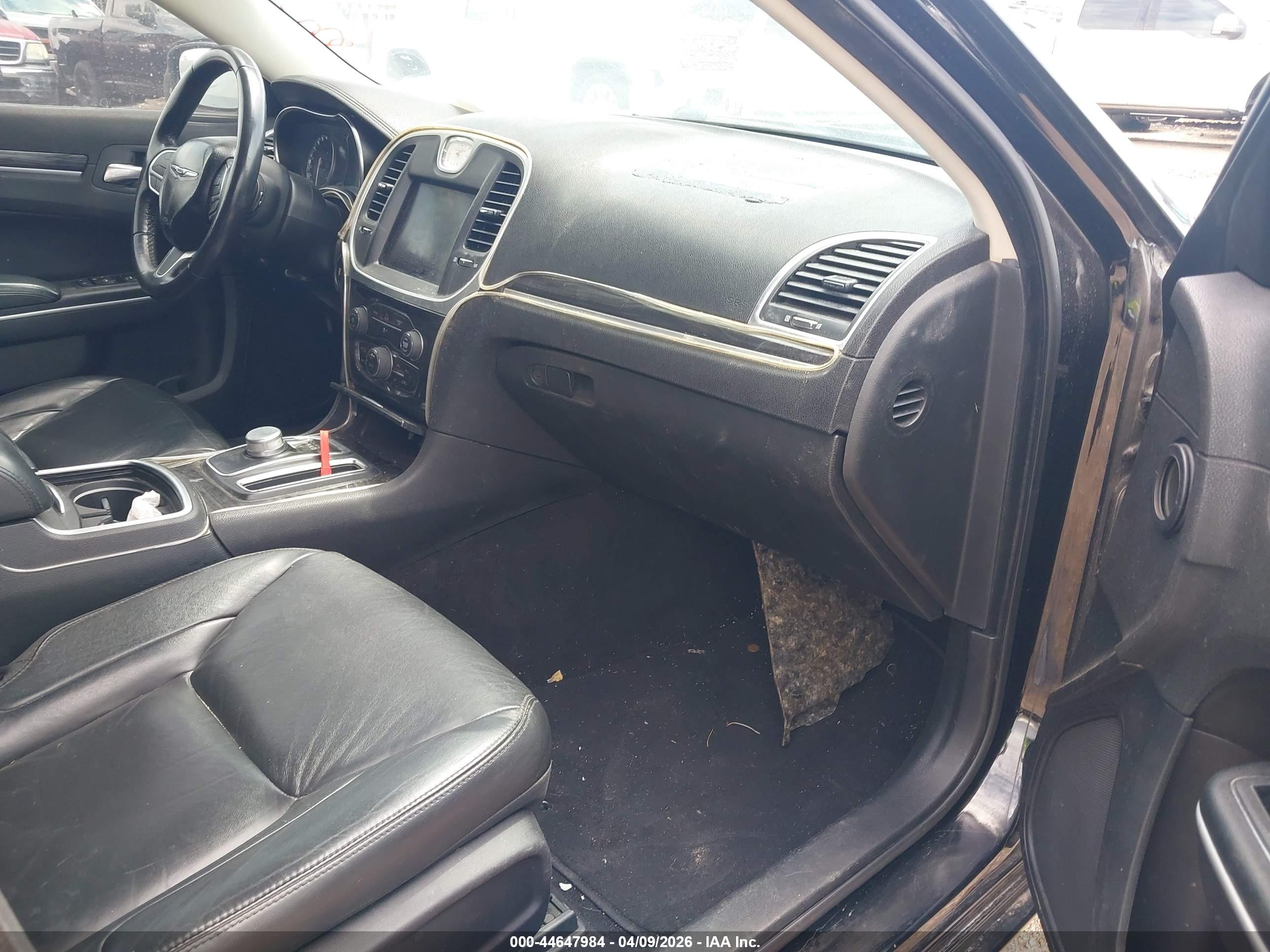 CHRYSLER 300 image 5