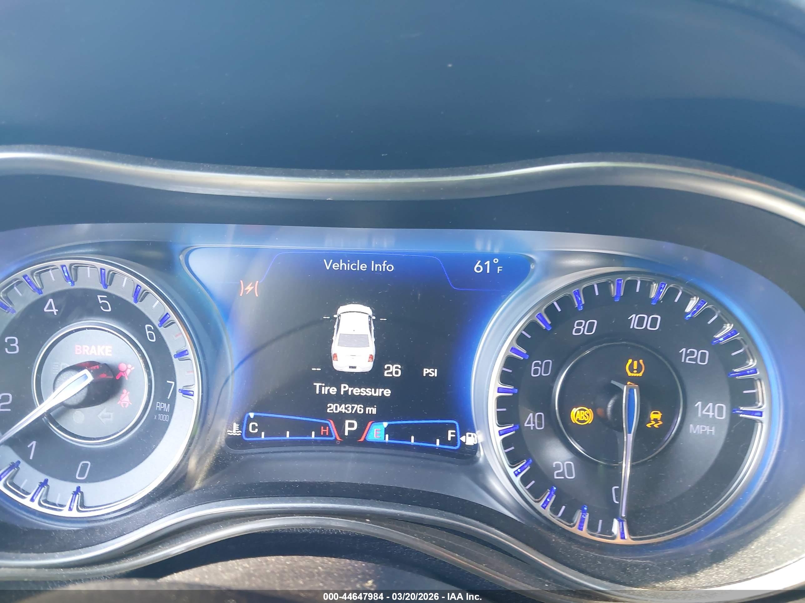 CHRYSLER 300 image 7