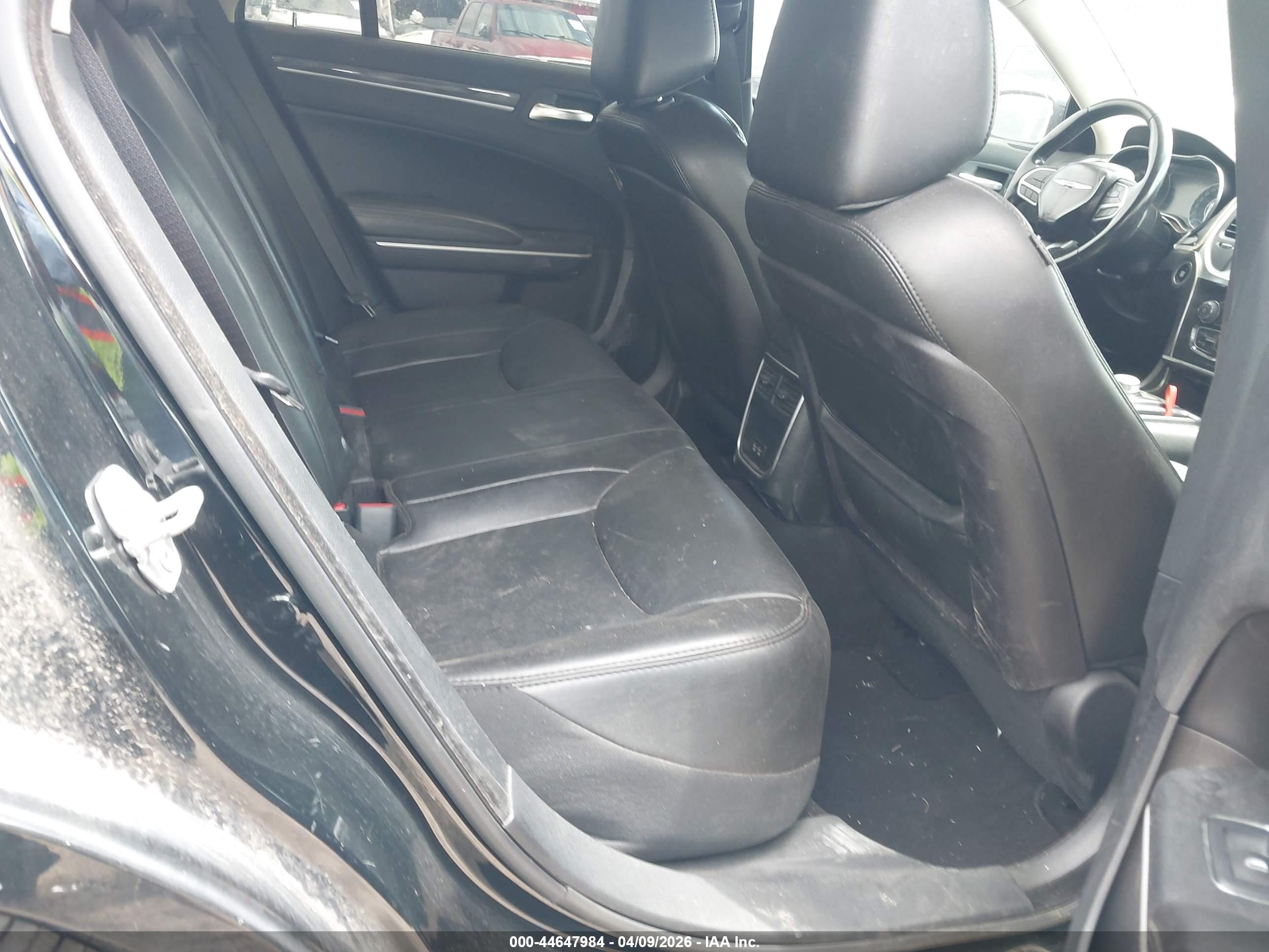 CHRYSLER 300 image 8