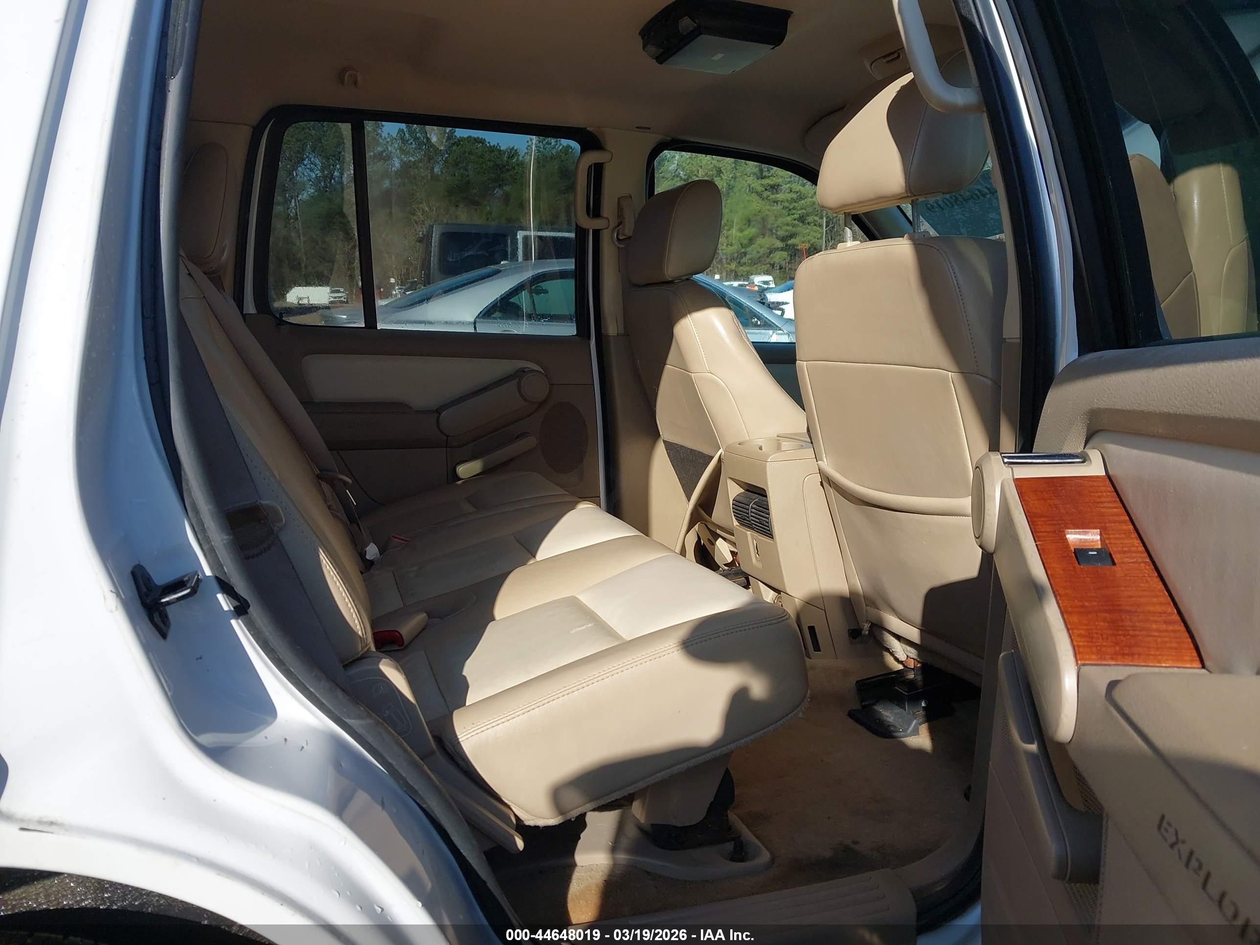 FORD EXPLORER image 8