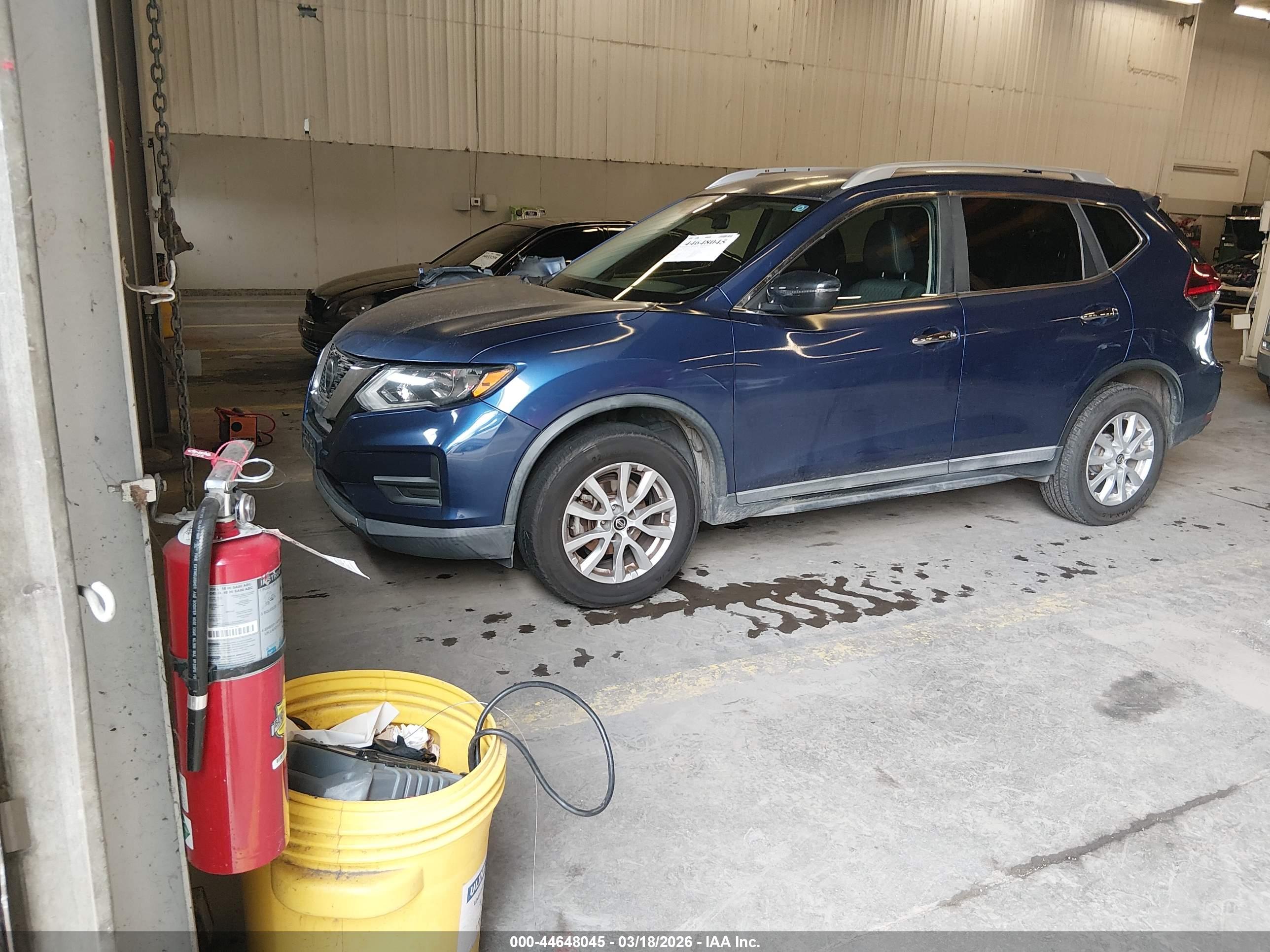 NISSAN ROGUE image 2
