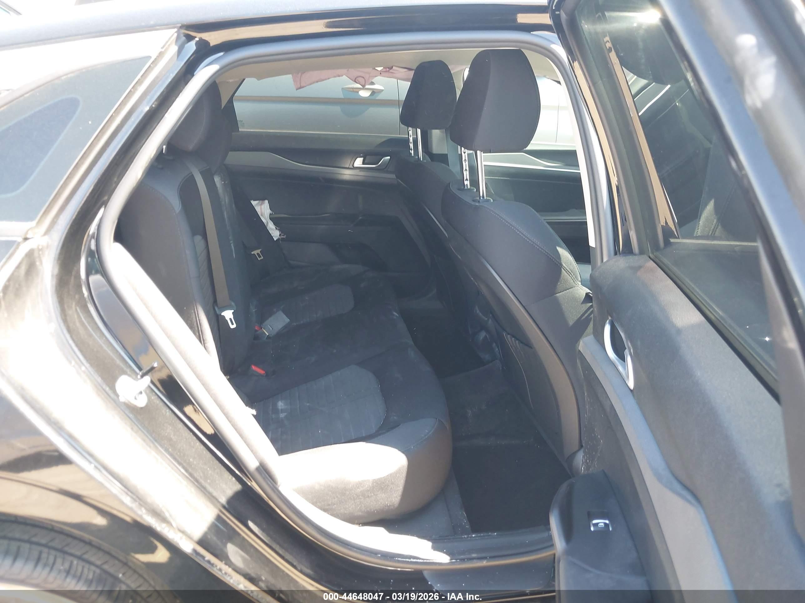 KIA K5 image 8