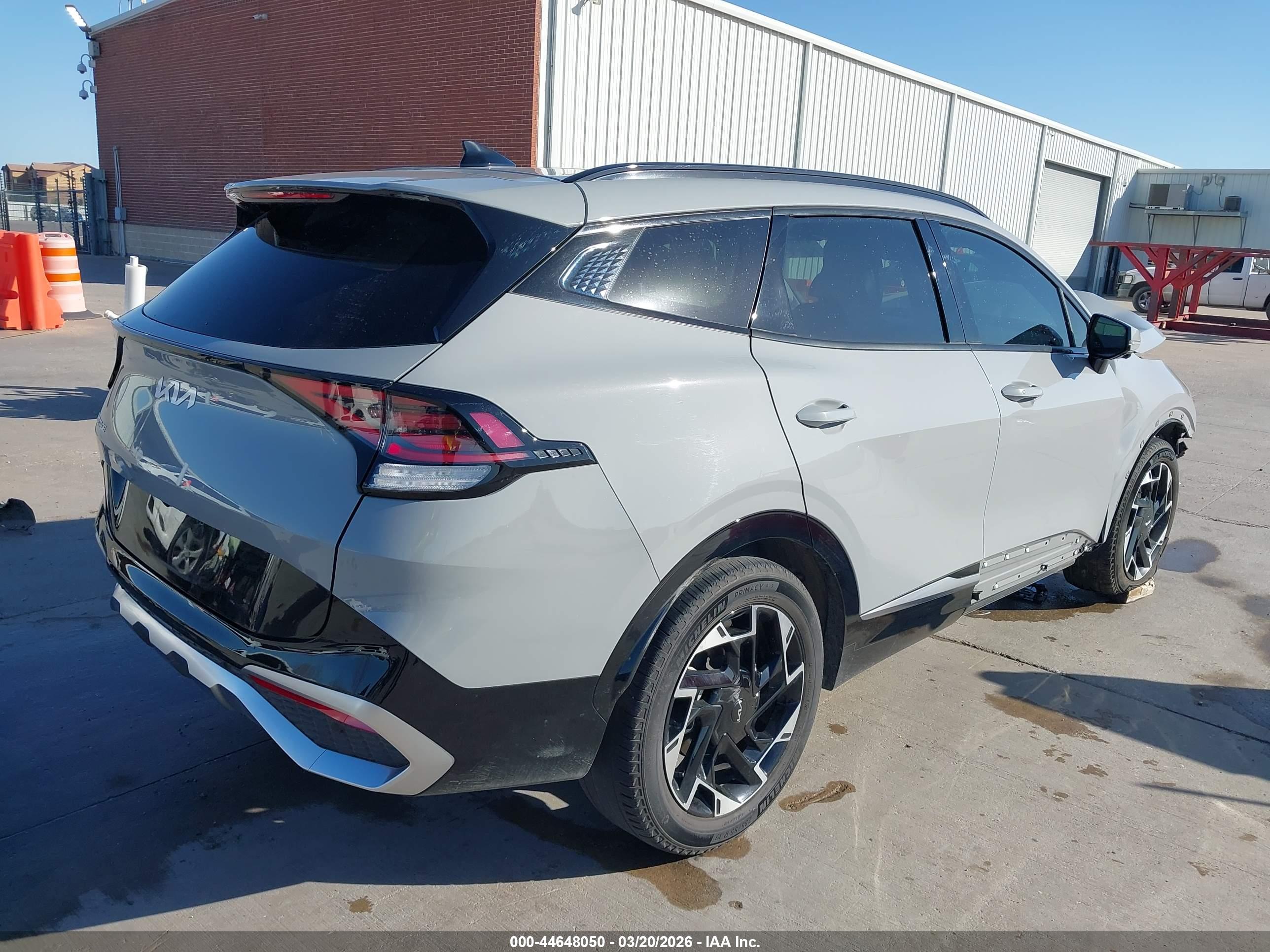 KIA SPORTAGE image 4