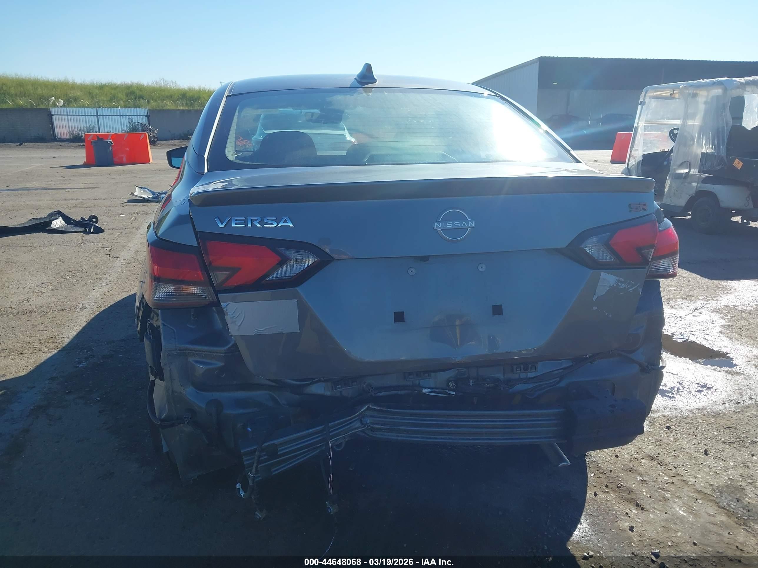 NISSAN VERSA image 6