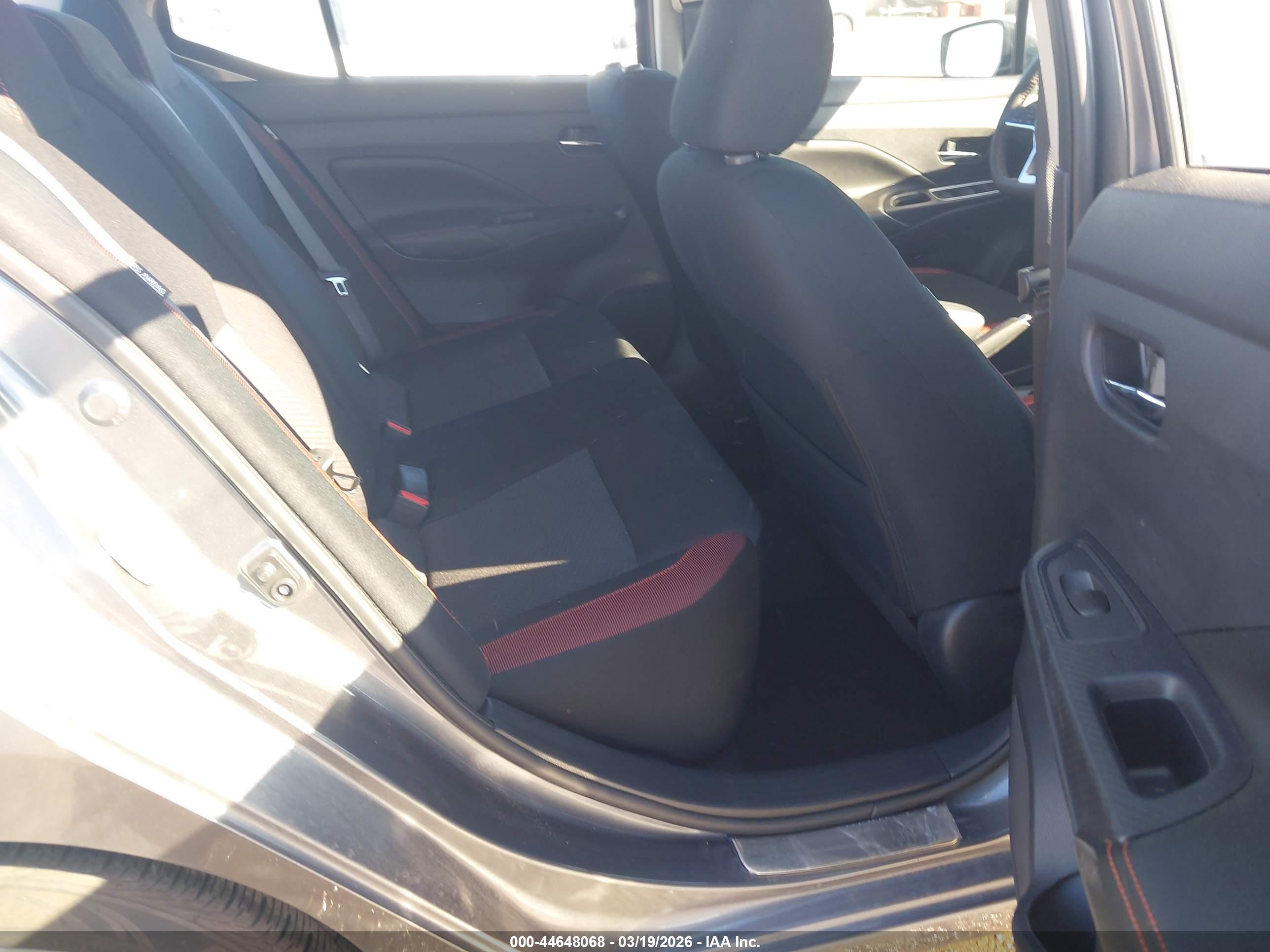 NISSAN VERSA image 8