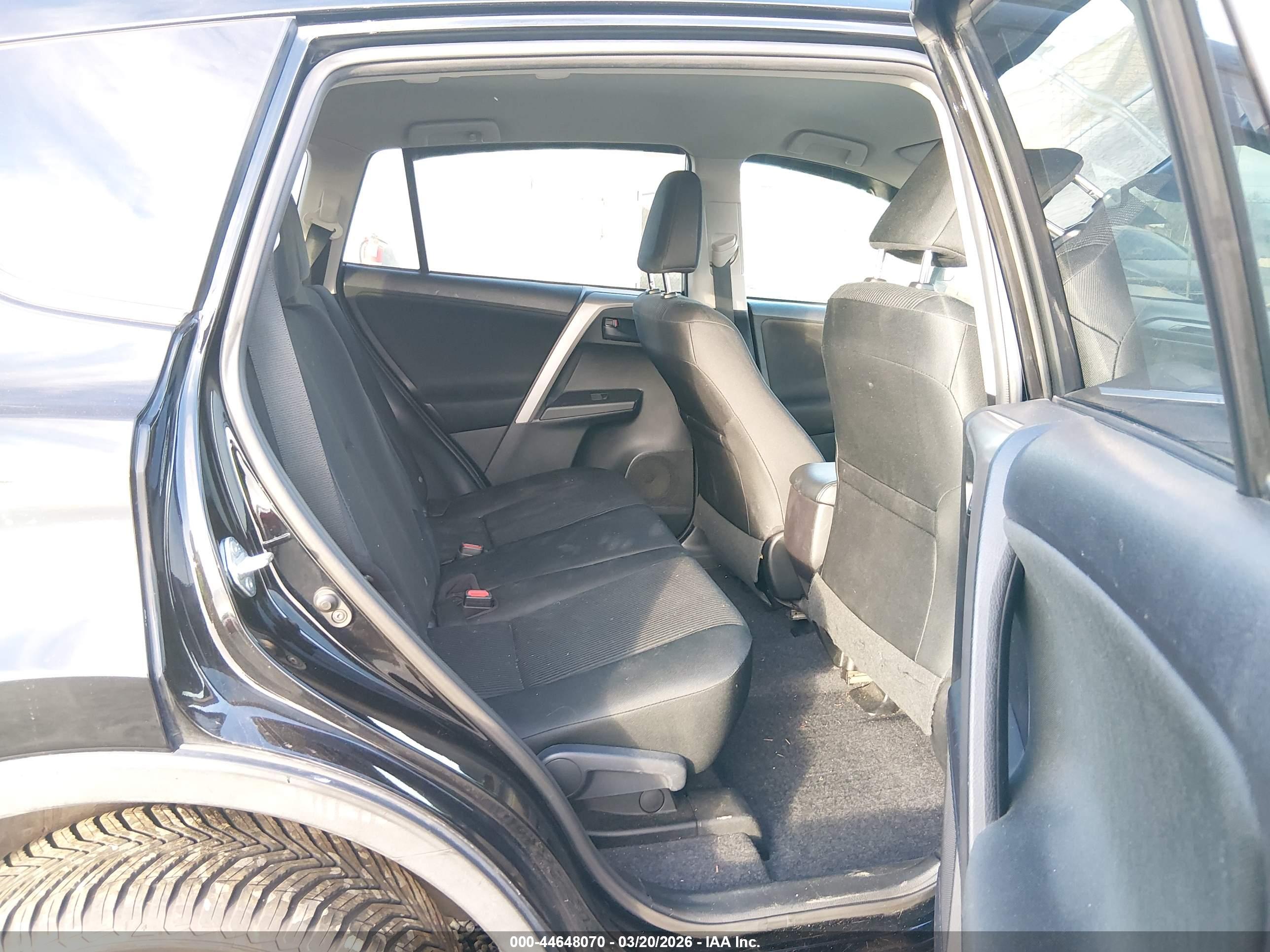 TOYOTA RAV4 image 8