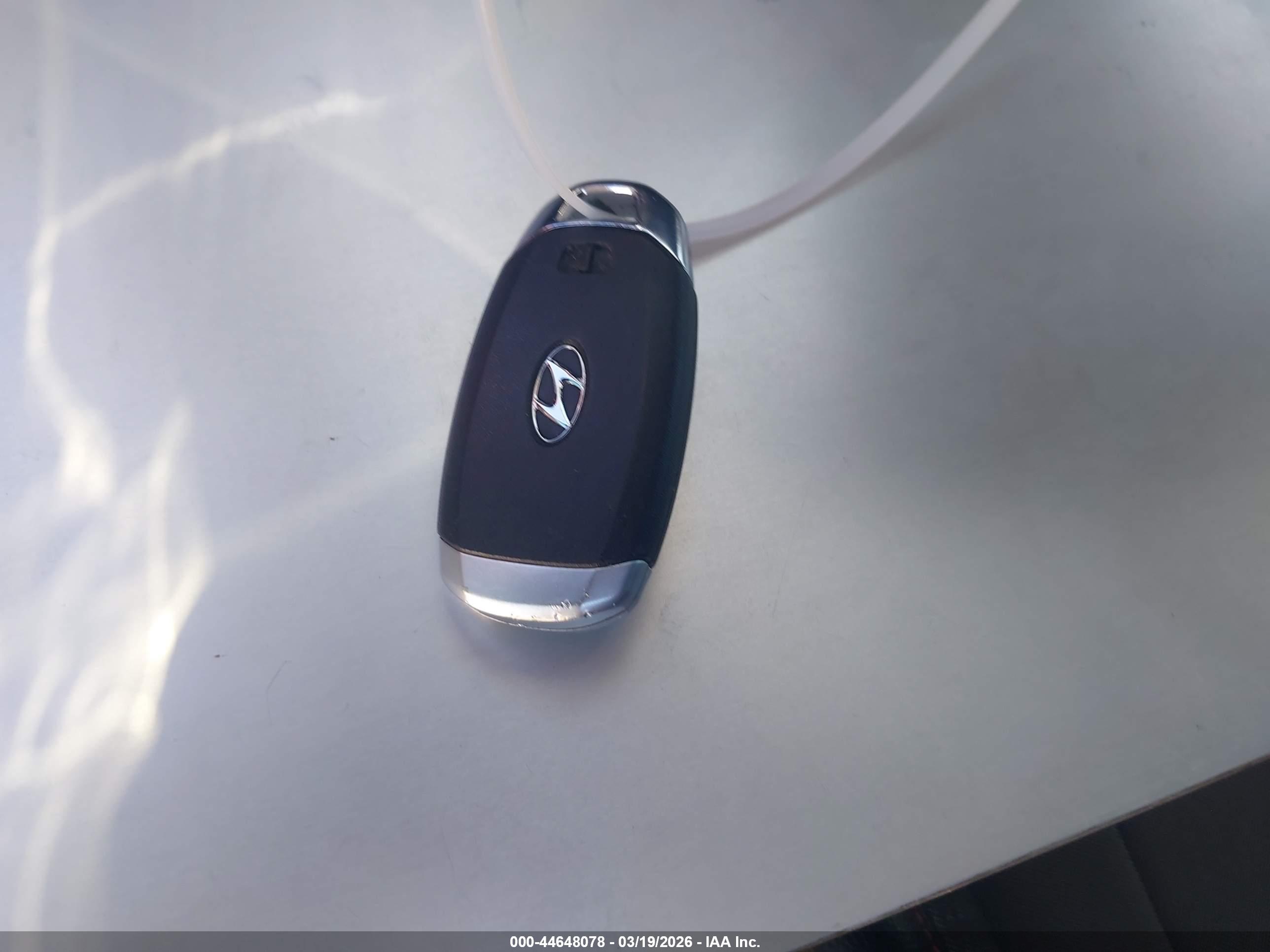 HYUNDAI ELANTRA image 11