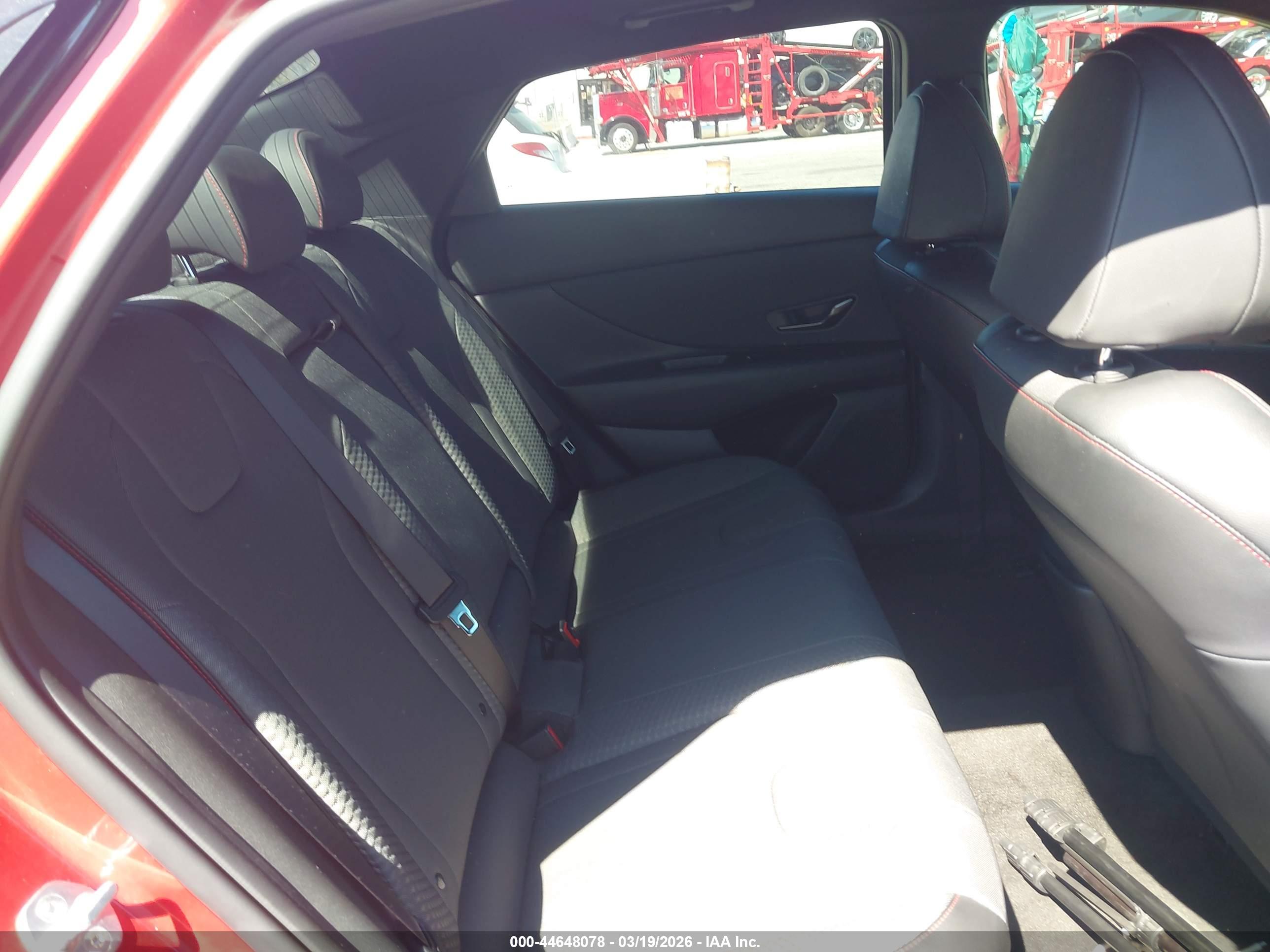 HYUNDAI ELANTRA image 8