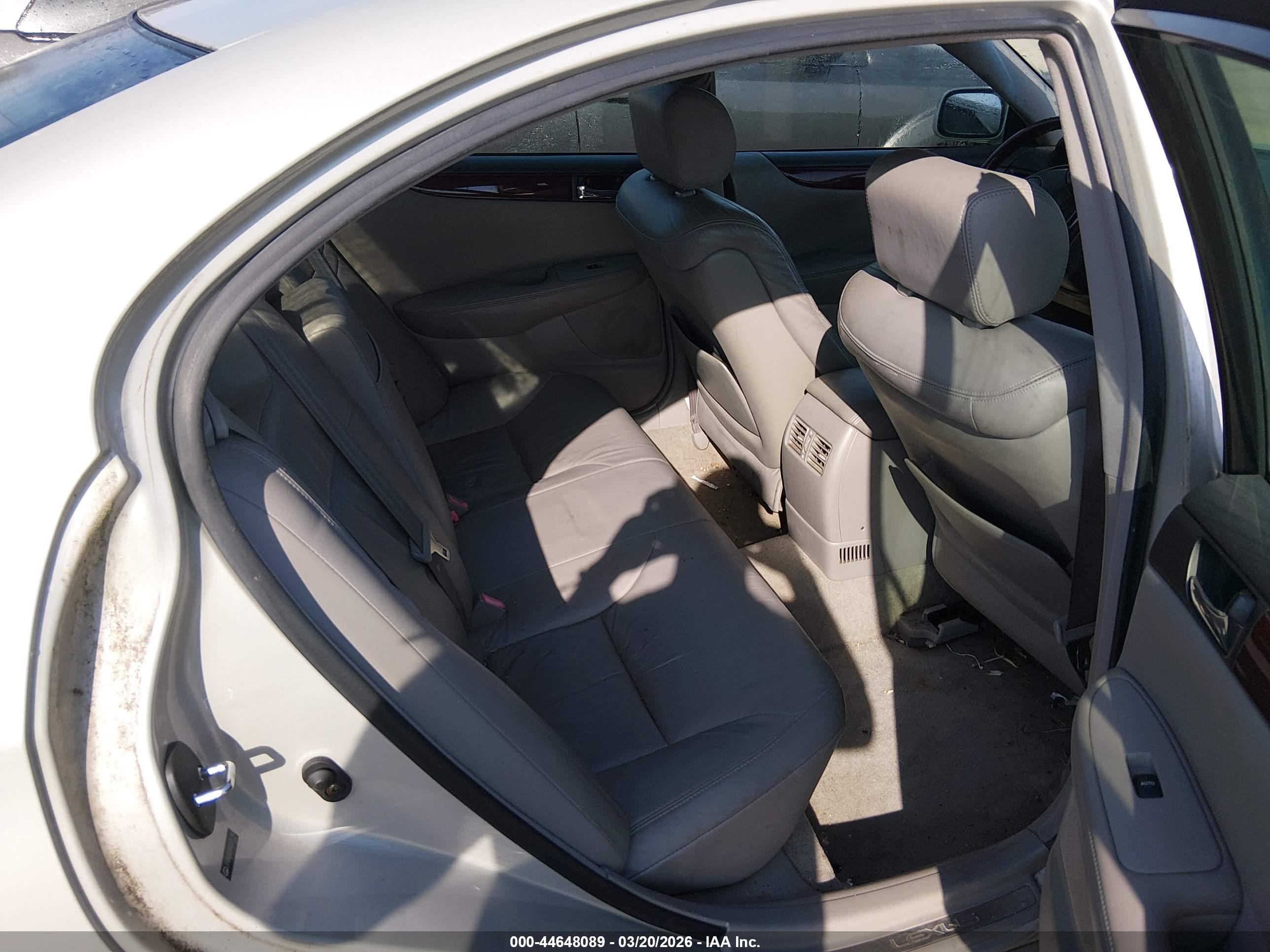 LEXUS ES image 8