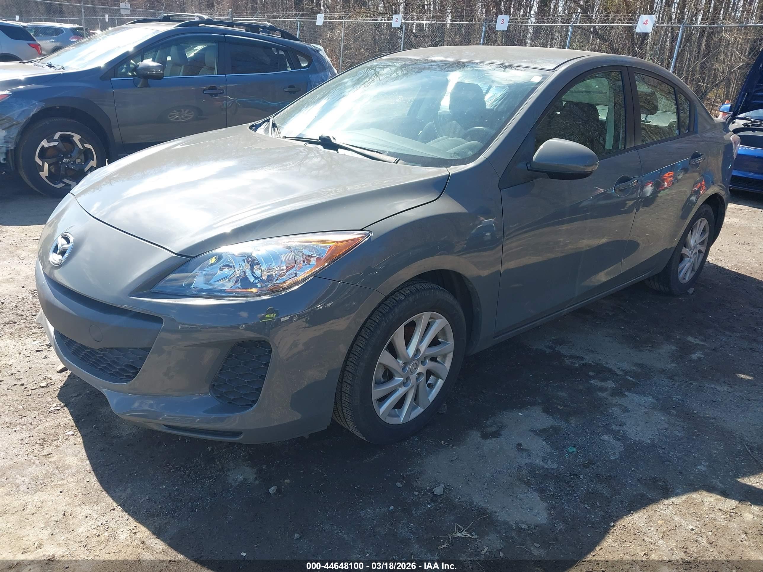 MAZDA MAZDA3 image 2