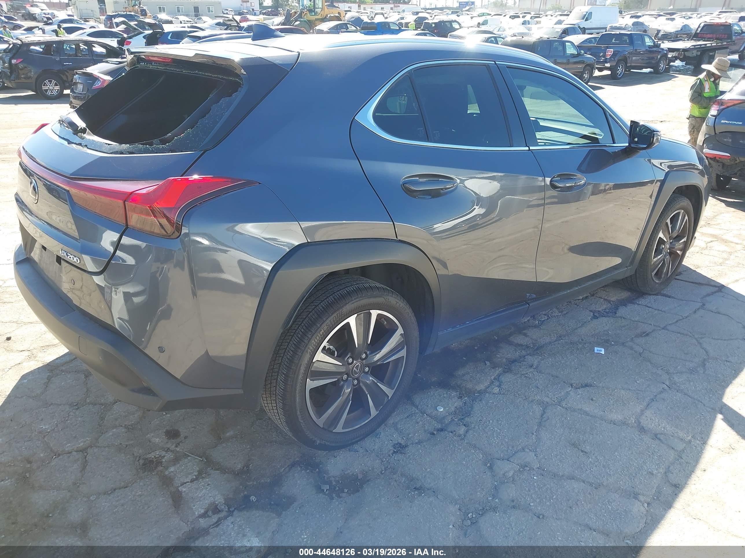 LEXUS UX image 4