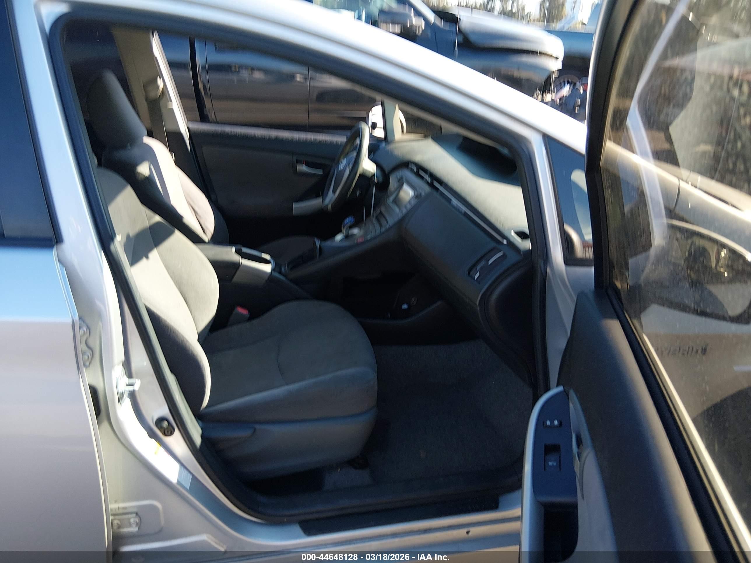 TOYOTA PRIUS image 5