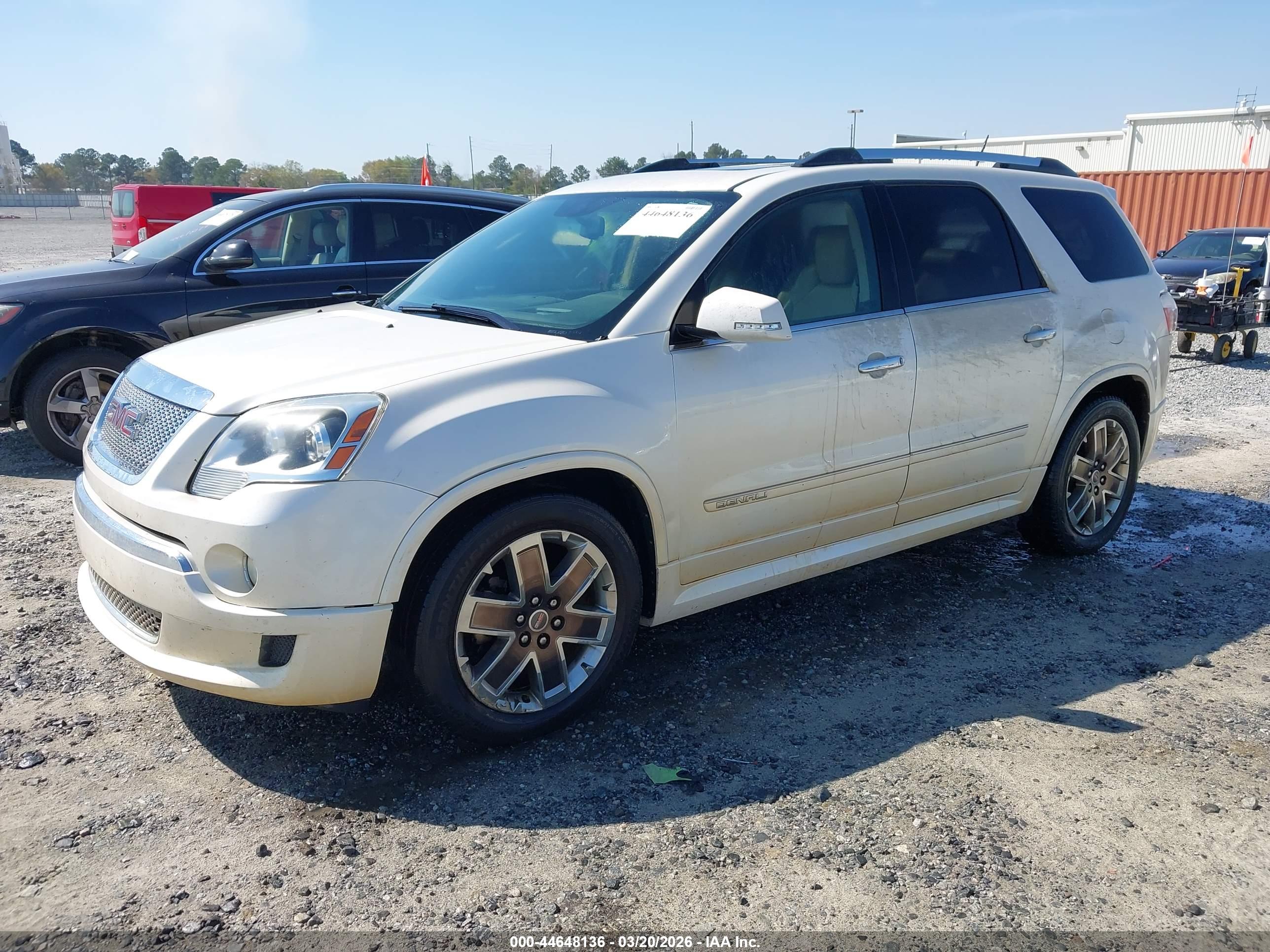 GMC ACADIA image 2