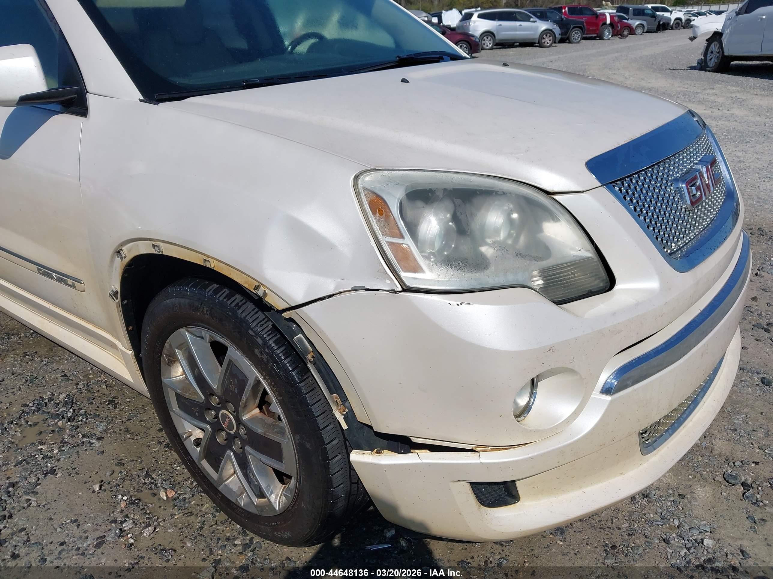 GMC ACADIA image 6