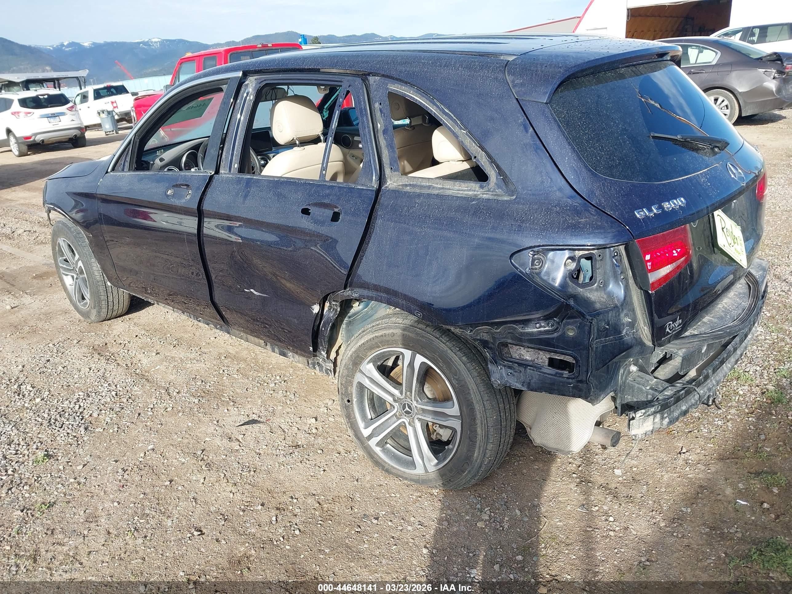 MERCEDES-BENZ GLC image 3
