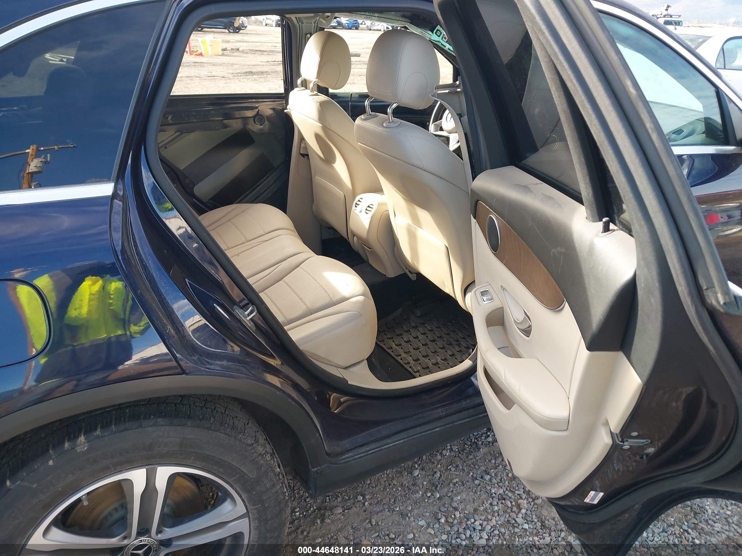 MERCEDES-BENZ GLC image 8