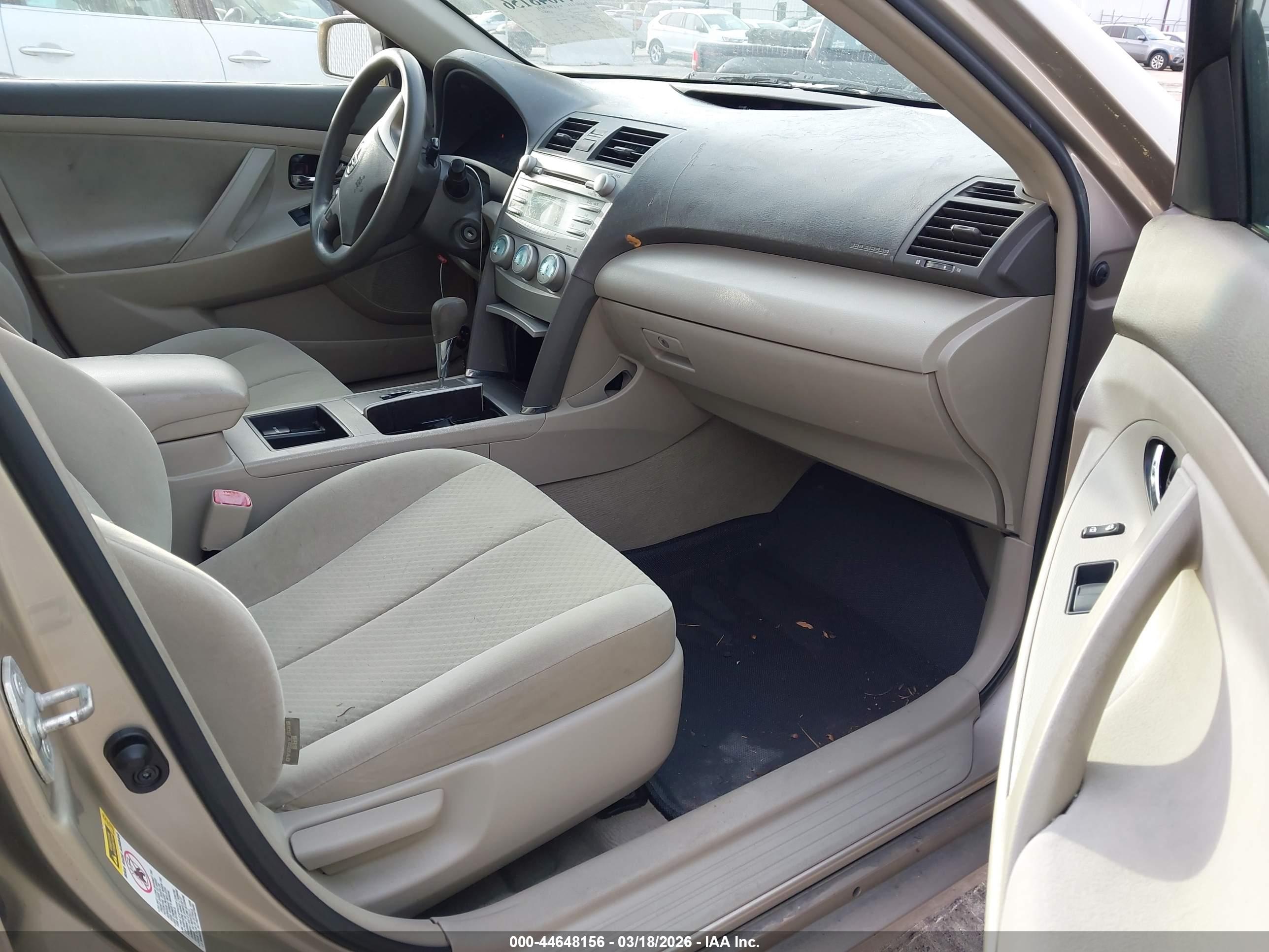 TOYOTA CAMRY image 5