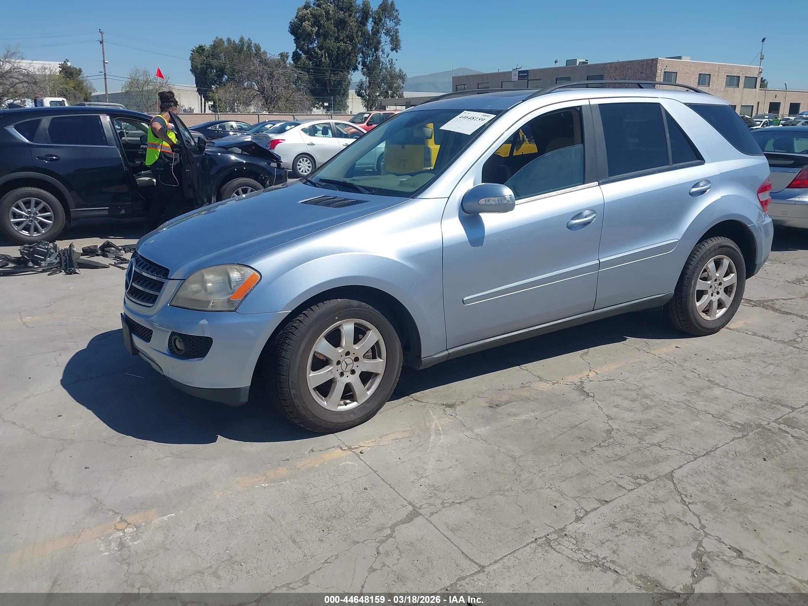 MERCEDES-BENZ ML image 2