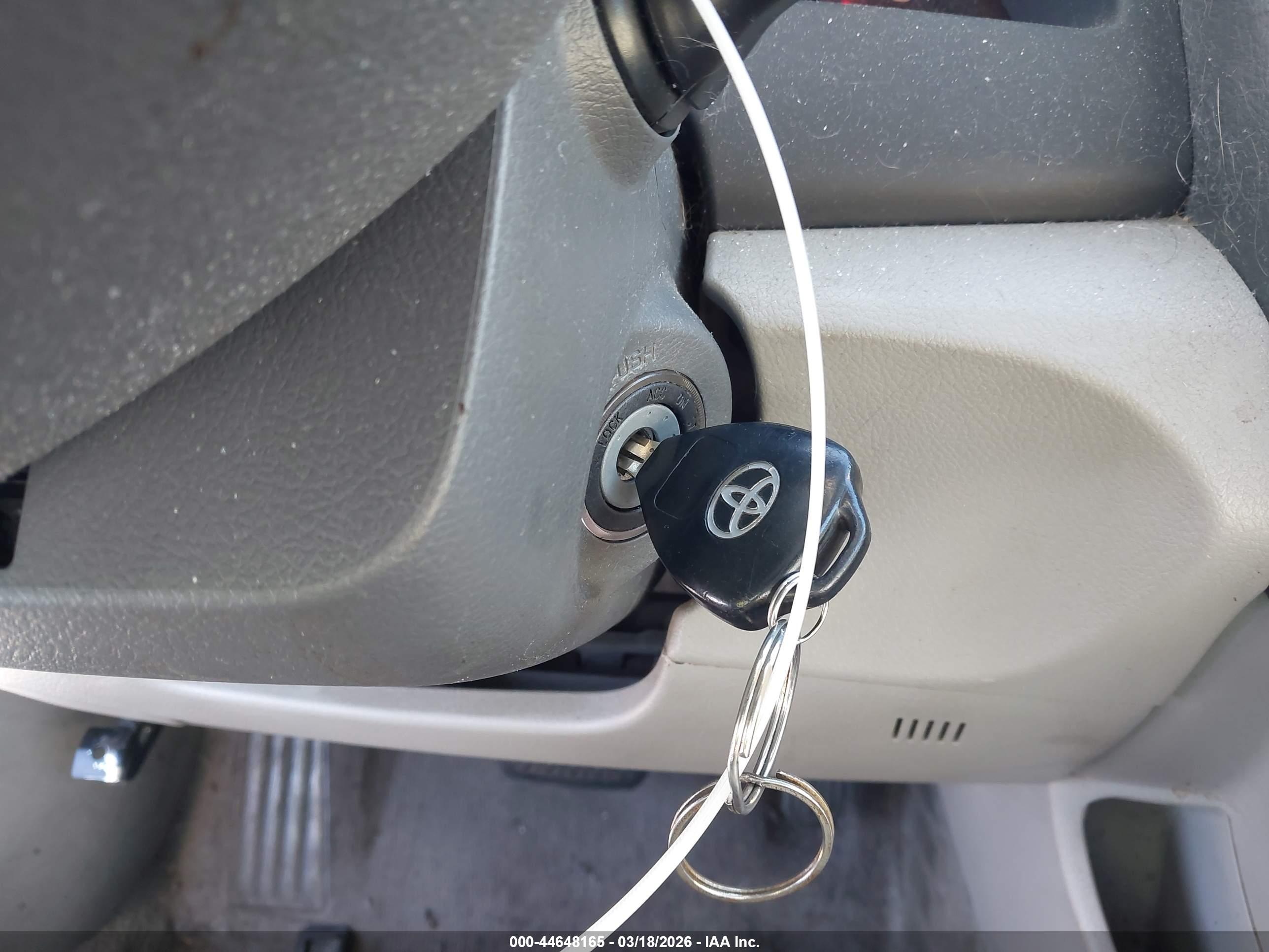 TOYOTA CAMRY image 11